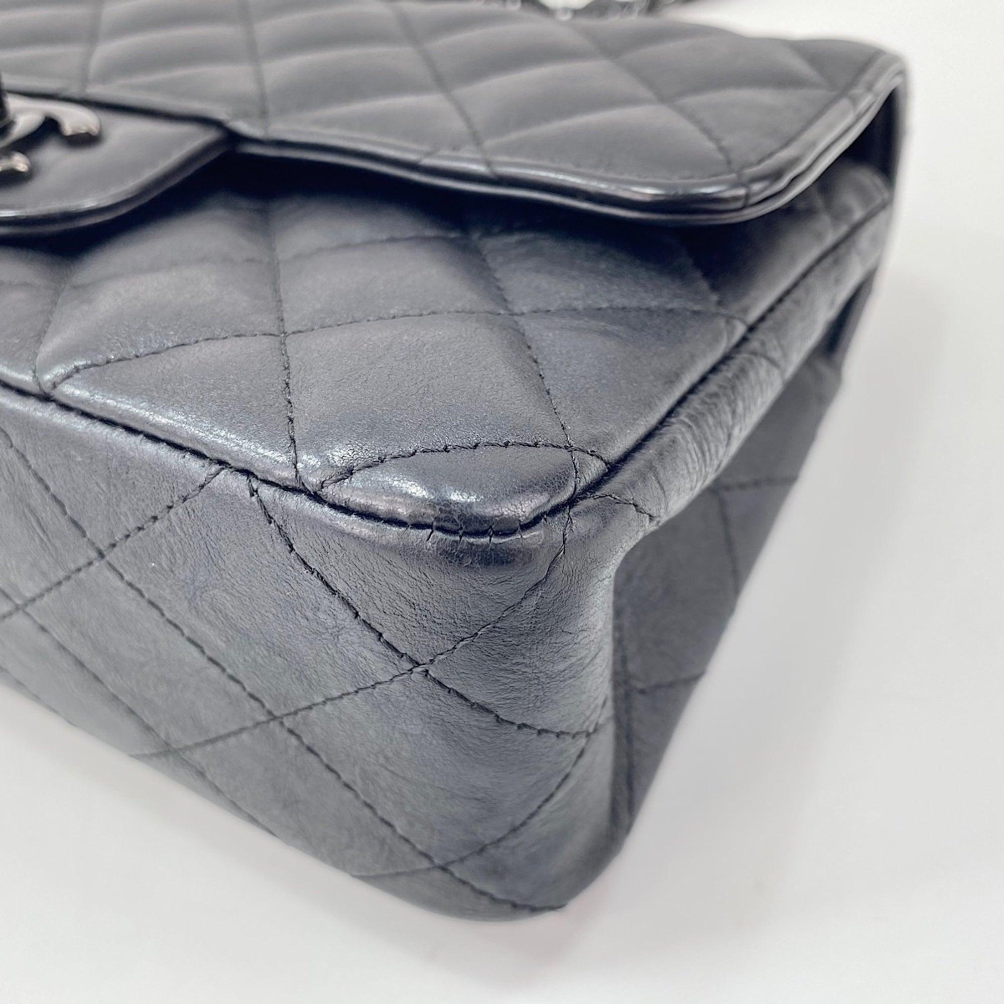 Chanel Matelasse Black Shoulder Bag (Pre-Owned)