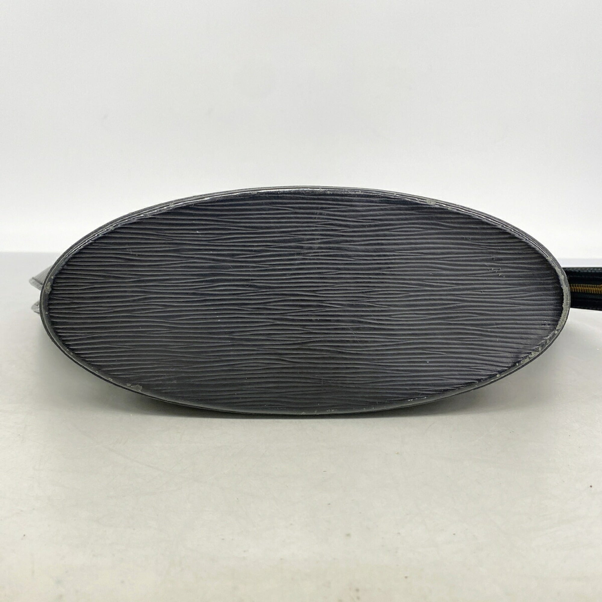 Louis Vuitton Noir Shoulder Bag (Pre-Owned)