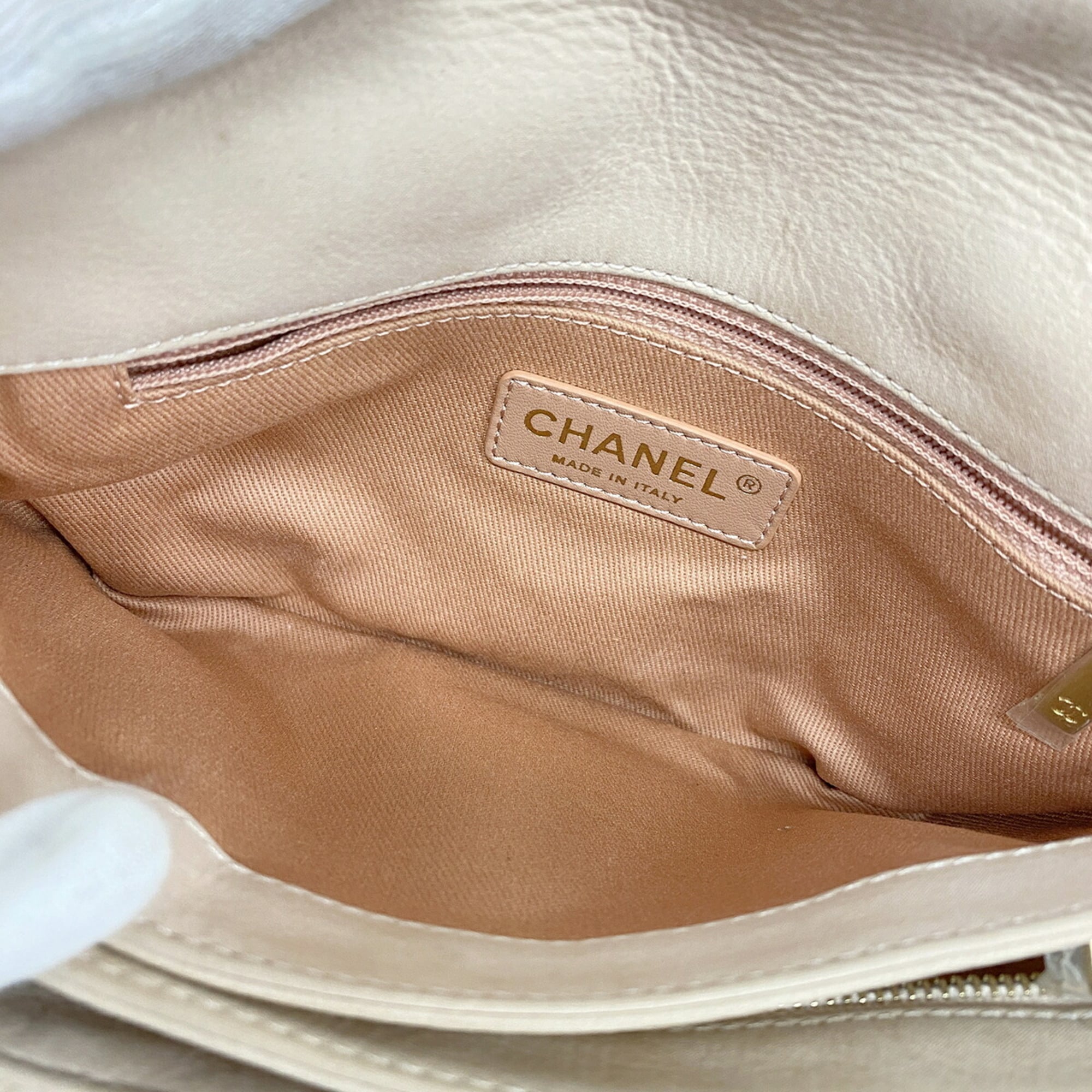 Chanel Pink Leather Shoulder Bag (Pre-Owned)