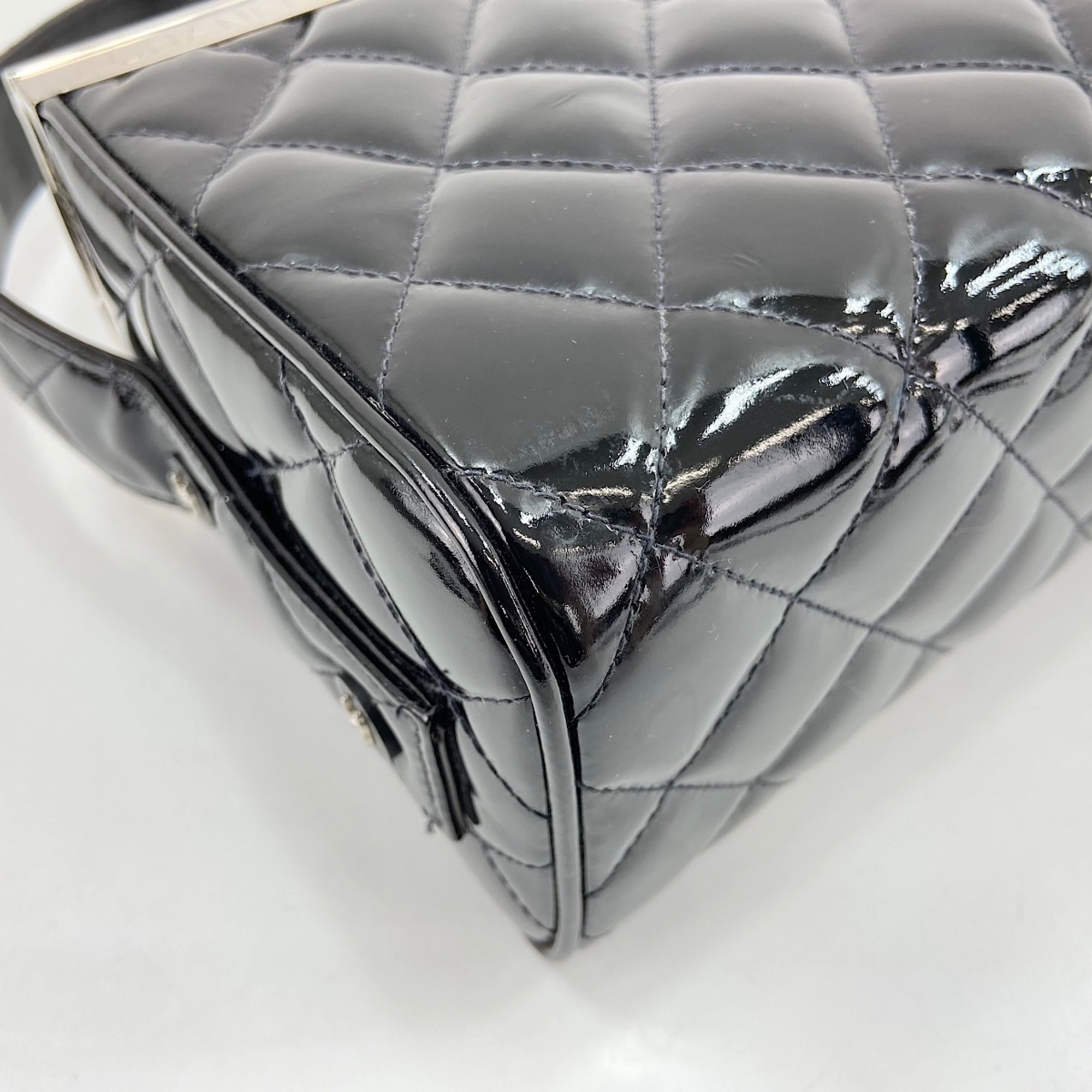 Chanel Matelasse Black Leather Handbag (Pre-Owned)