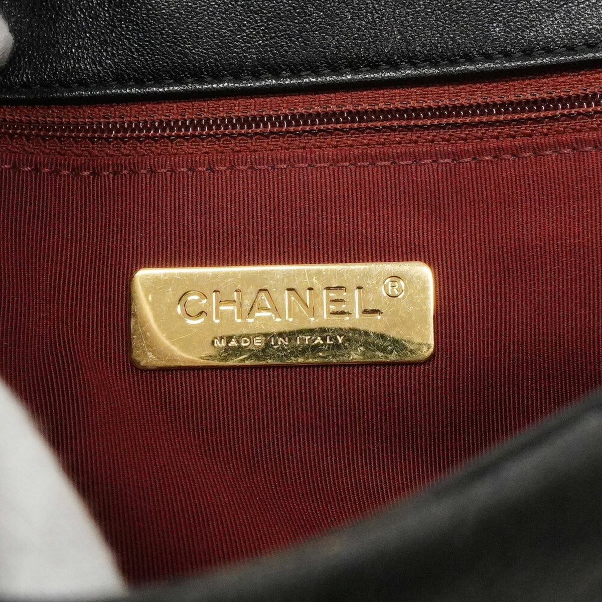 Chanel Black Leather Handbag (Pre-Owned)
