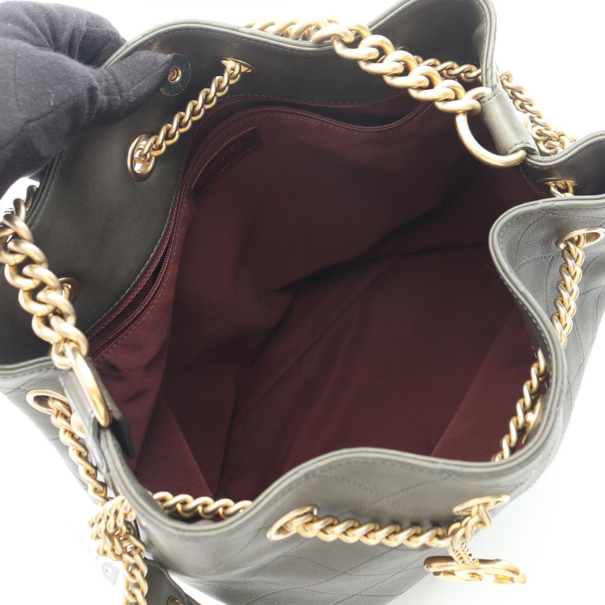 Chanel Green Leather Handbag Shoulder Bag (Pre-Owned)