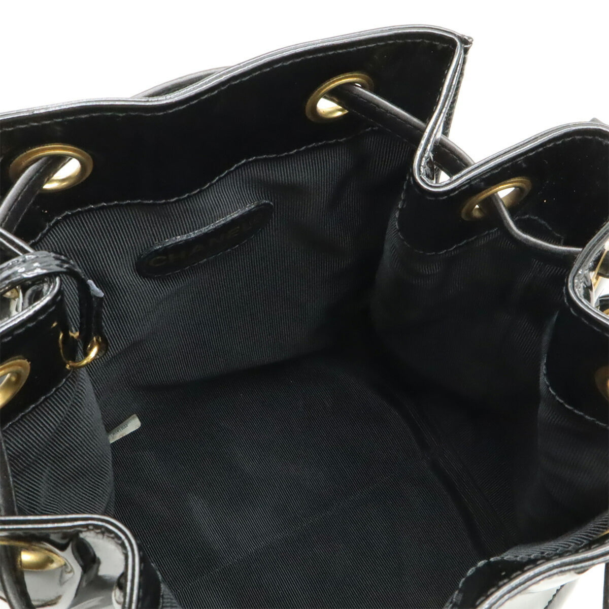 Chanel Black Leather Shoulder Bag (Pre-Owned)