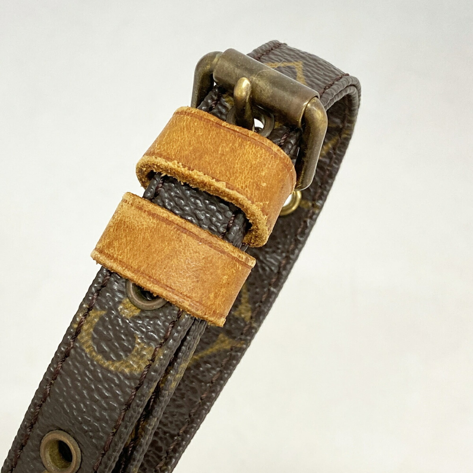 Louis Vuitton Brown Shoulder Bag (Pre-Owned)