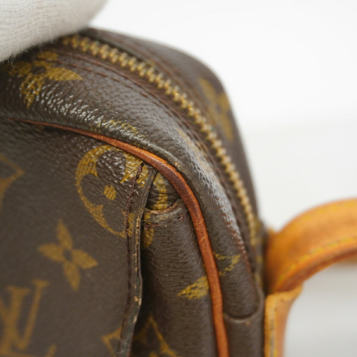 Louis Vuitton Brown Shoulder Bag (Pre-Owned)
