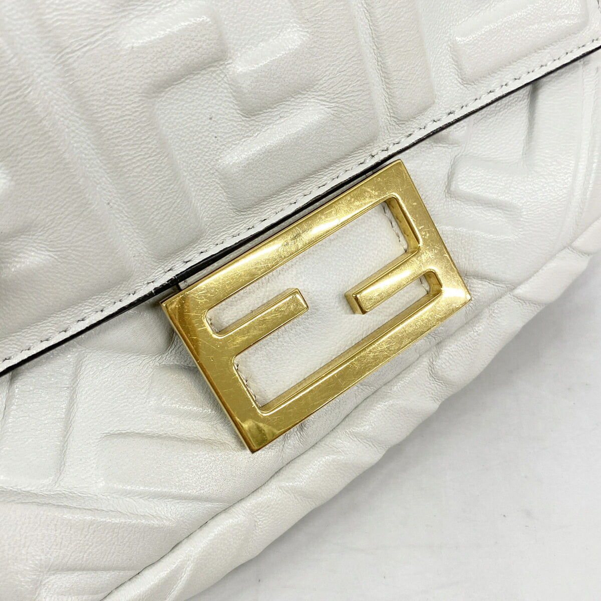 Fendi White Leather Shoulder Bag (Pre-Owned)