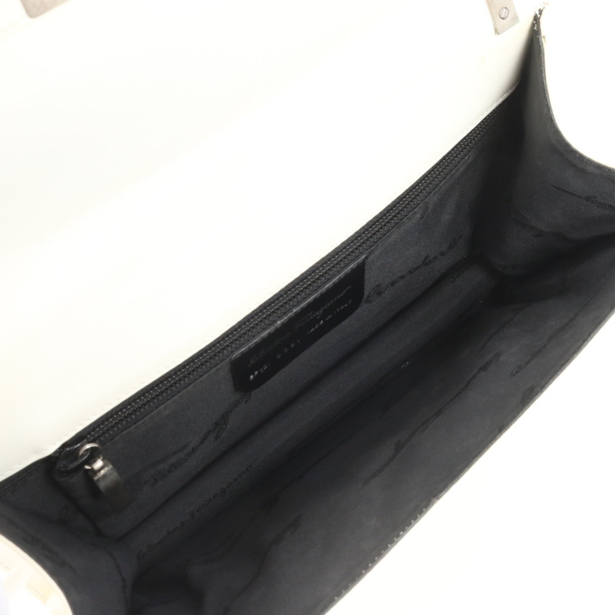 Salvatore Ferragamo Ivory Leather Clutch Bag Pouch (Pre-Owned)