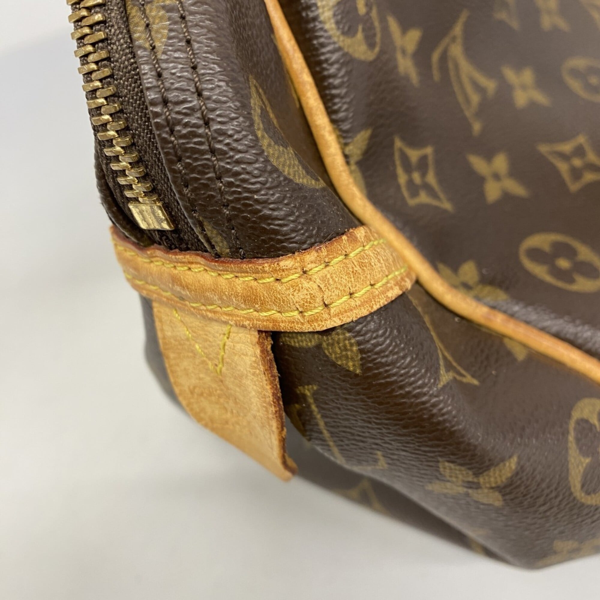 Louis Vuitton Brown Handbag (Pre-Owned)