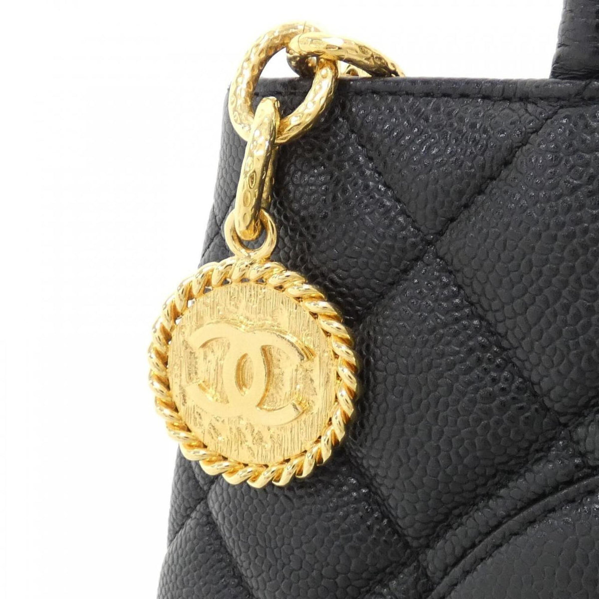 Chanel Black Grained Calfskin Handbag (Pre-Owned)