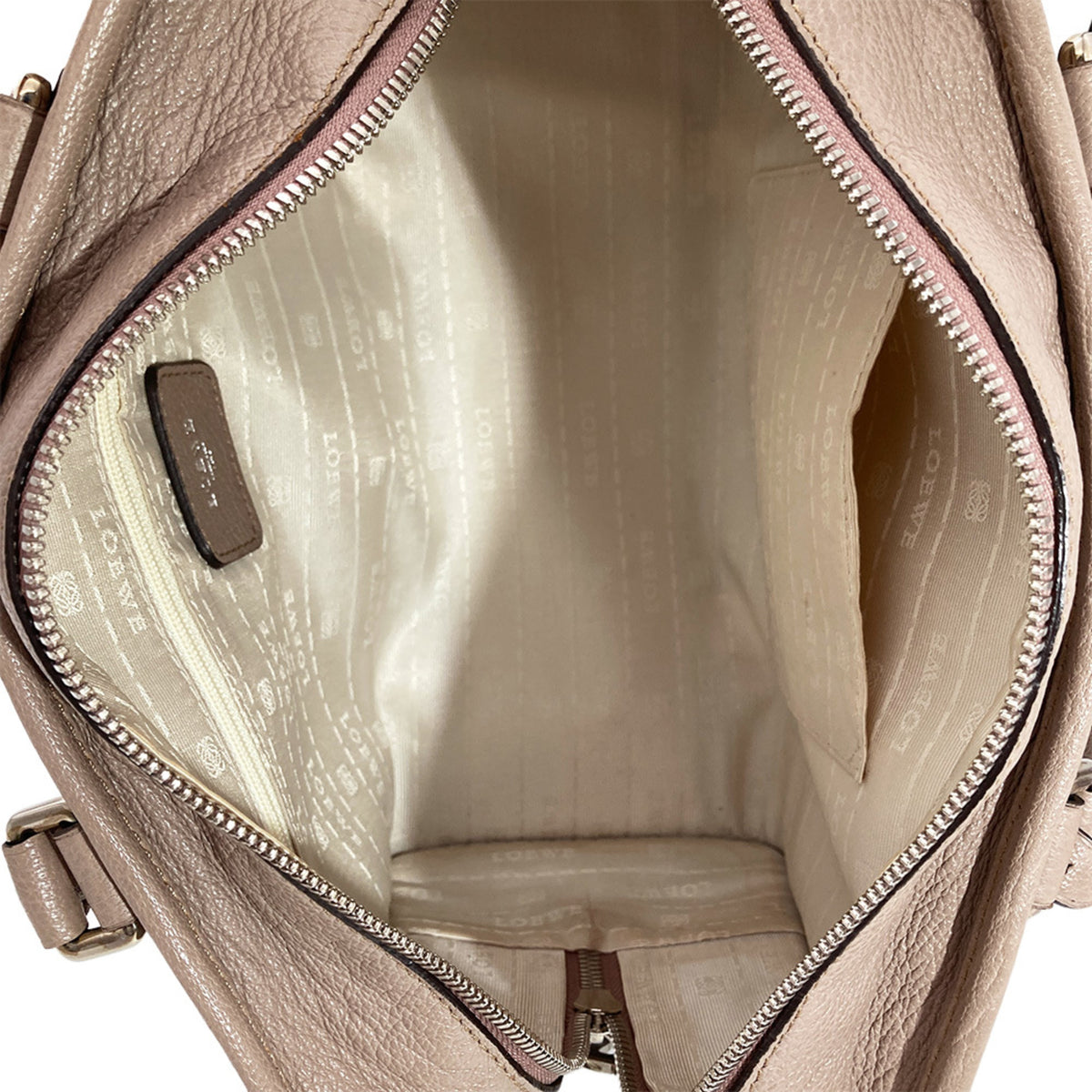 Loewe Grayish Leather Handbag (Pre-Owned)