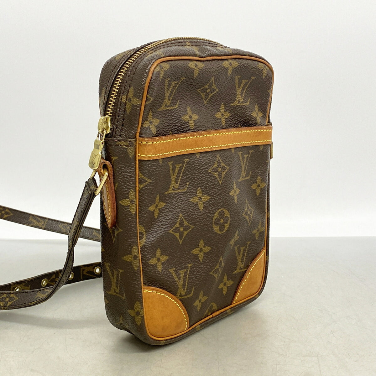 Louis Vuitton Brown Shoulder Bag (Pre-Owned)