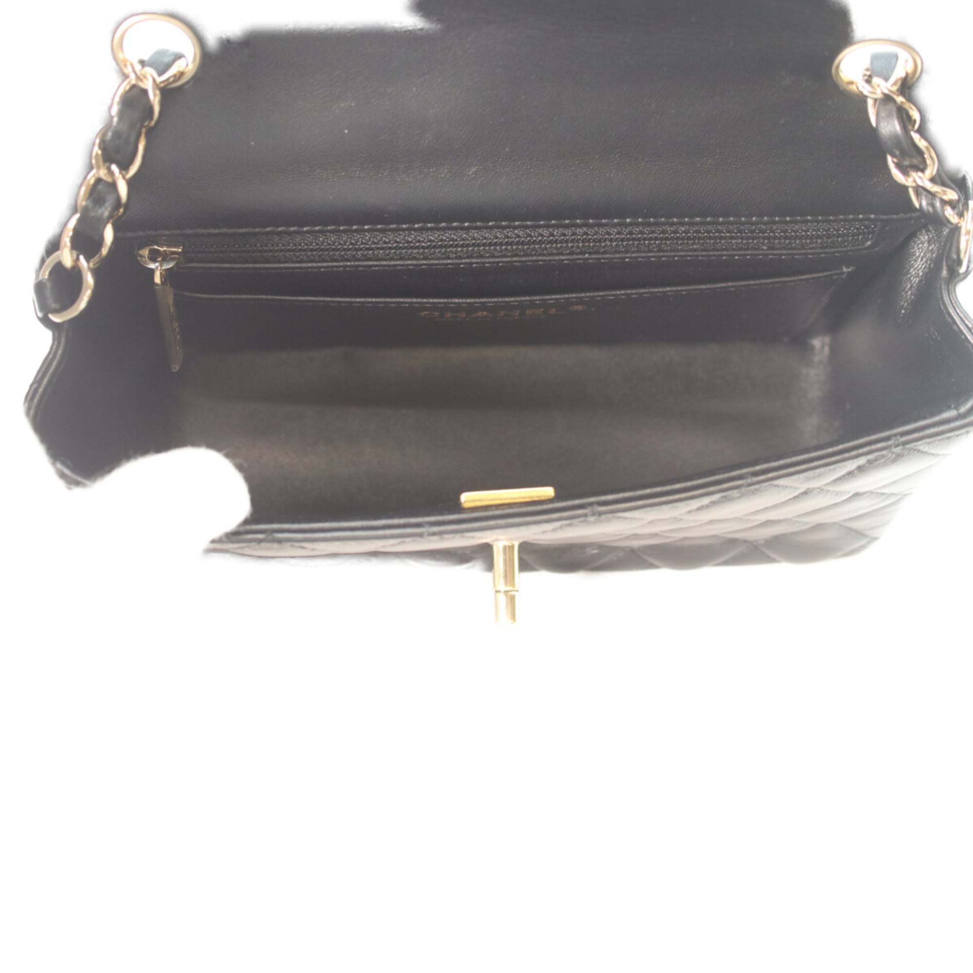 Chanel Black Leather Shoulder Bag (Pre-Owned)