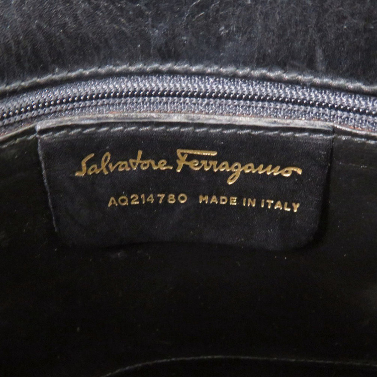 Salvatore Ferragamo Black Leather Shoulder Bag (Pre-Owned)