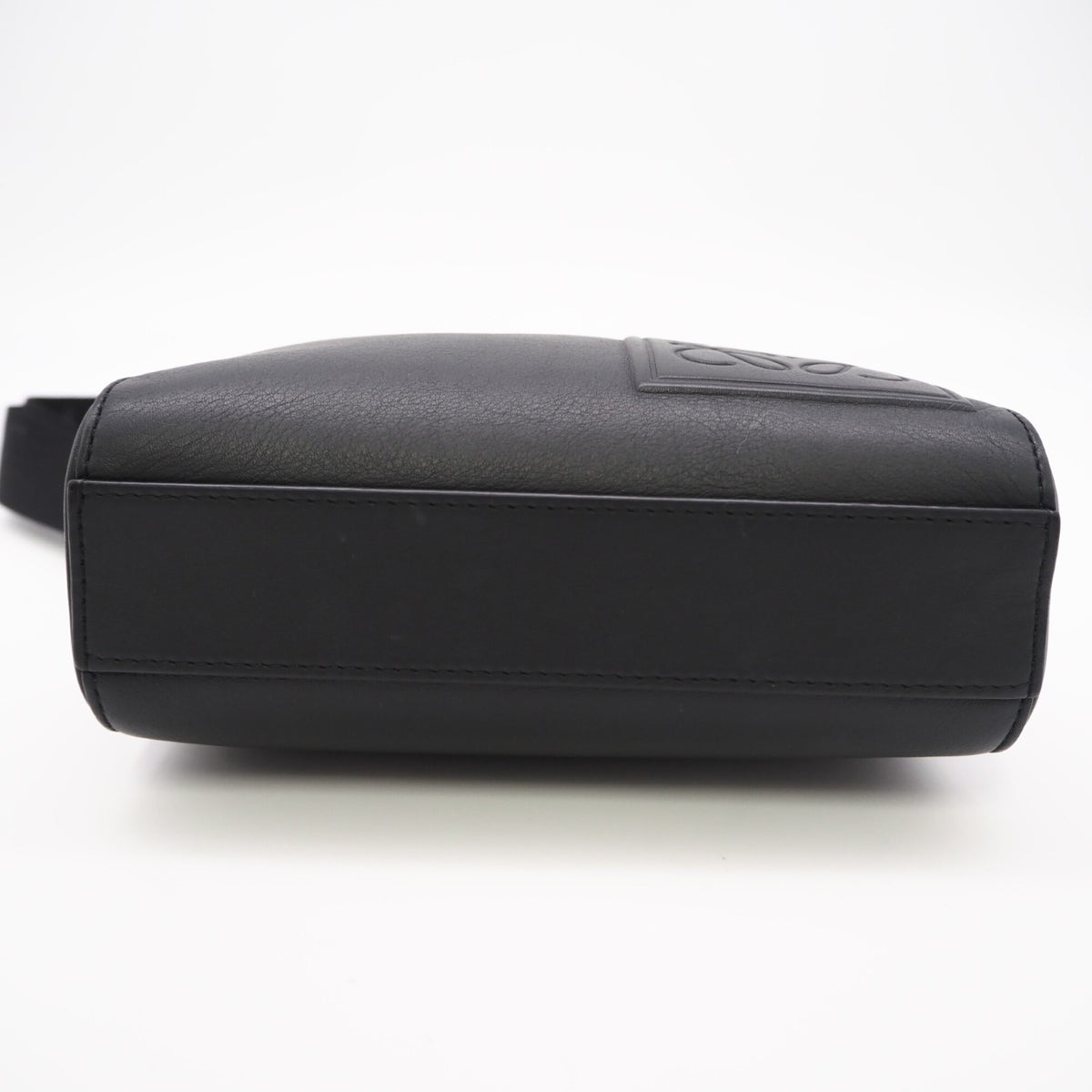 Loewe Black Leather Shoulder Bag (Pre-Owned)