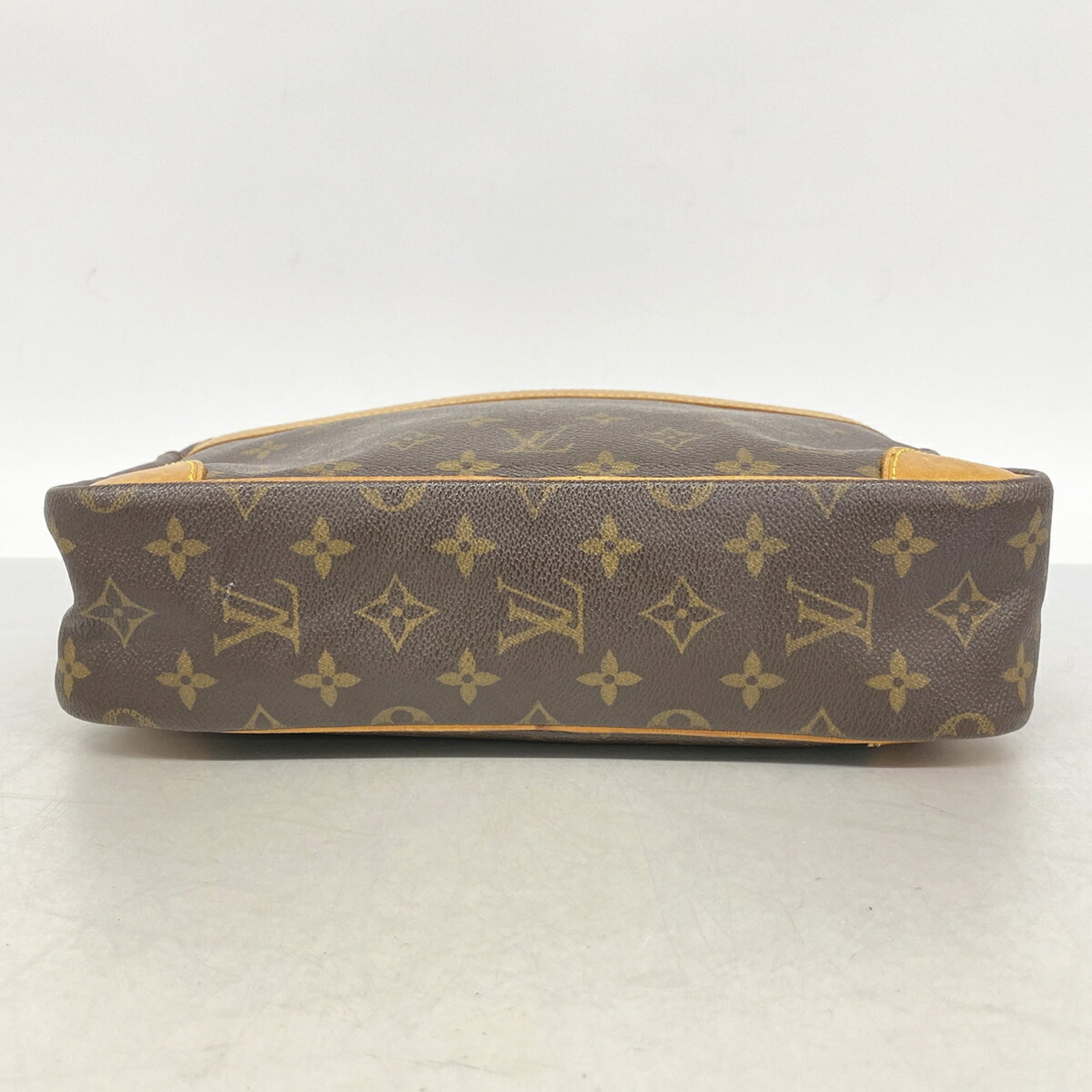 Louis Vuitton Brown Shoulder Bag (Pre-Owned)