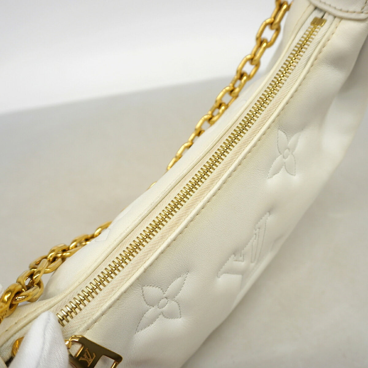 Louis Vuitton White Handbag (Pre-Owned)