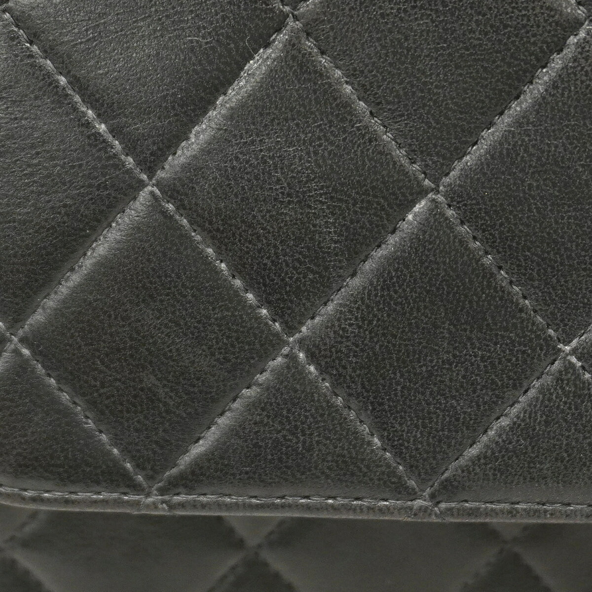 Chanel Black Leather Shoulder Bag (Pre-Owned)