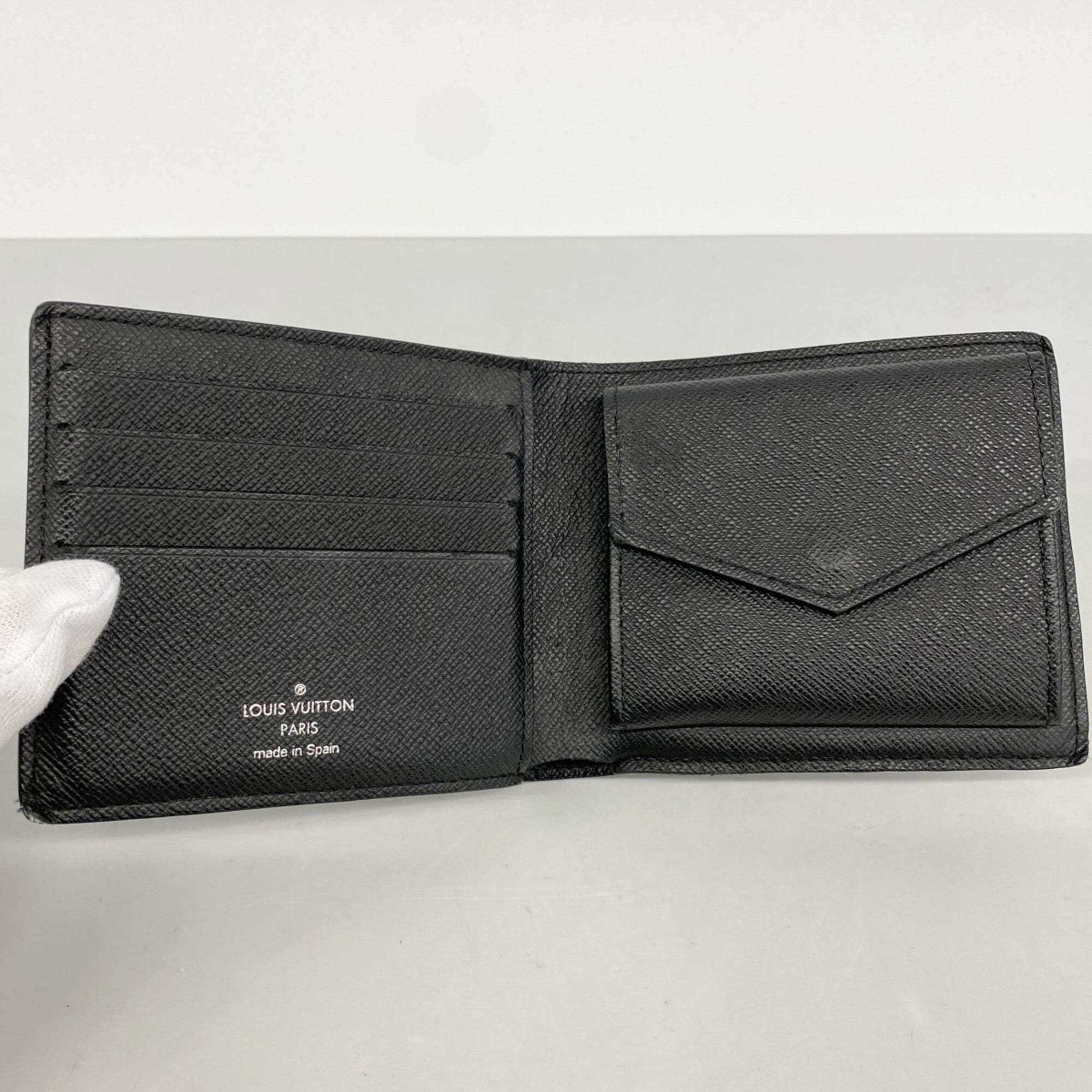 Louis Vuitton Black Wallet (Bi-Fold) (Pre-Owned)