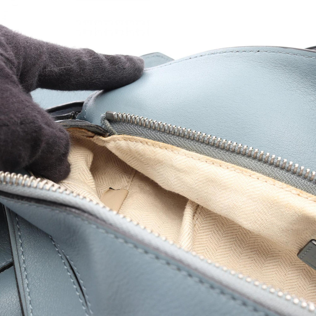 Loewe Blue Leather Handbag (Pre-Owned)