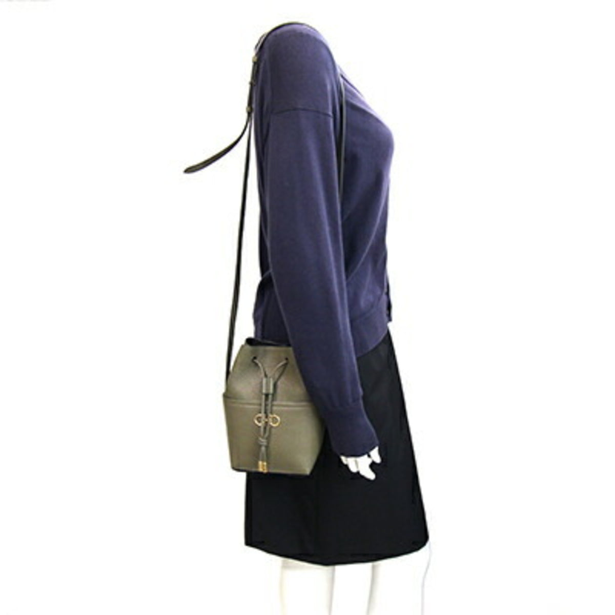 Salvatore Ferragamo Olive Leather Pochette Shoulder Bag (Pre-Owned)
