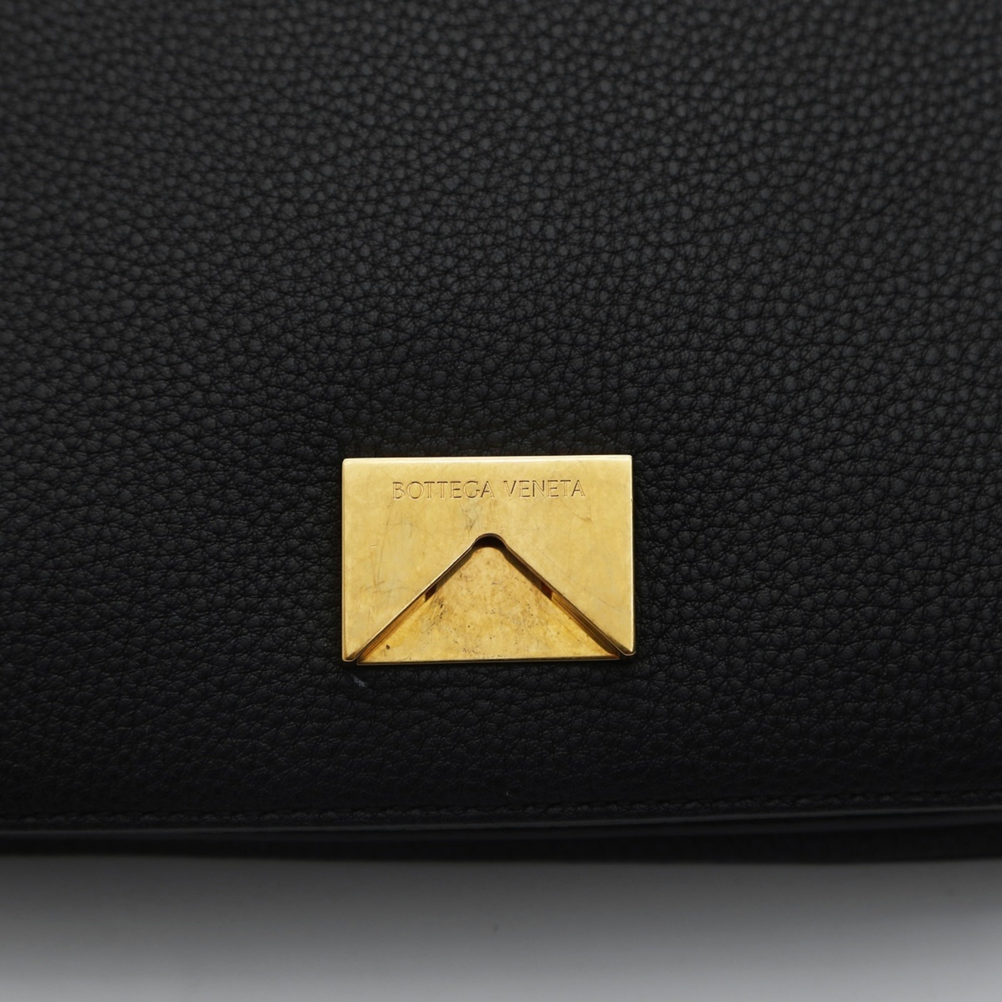 Bottega Veneta Black Leather Shoulder Bag (Pre-Owned)