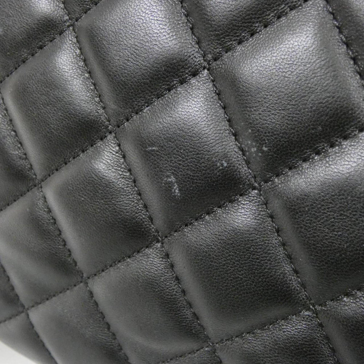 Chanel Black Leather Handbag (Pre-Owned)
