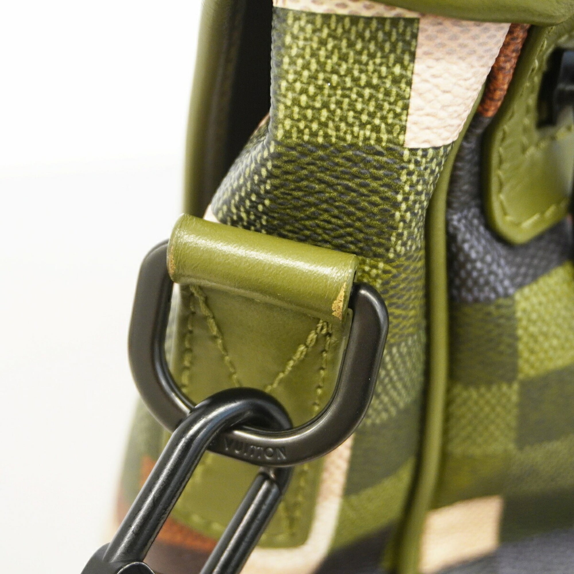 Louis Vuitton Green Shoulder Bag (Pre-Owned)