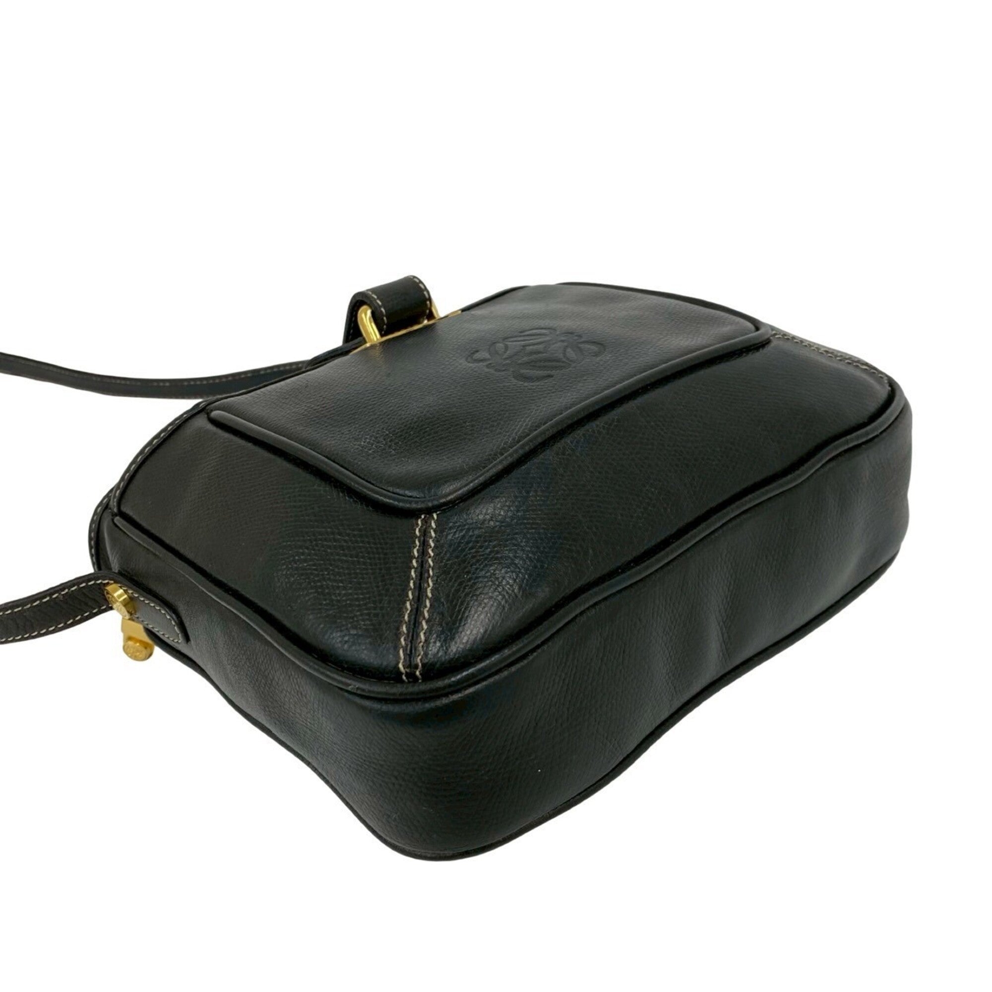 Loewe Black Leather Pochette Shoulder Bag (Pre-Owned)