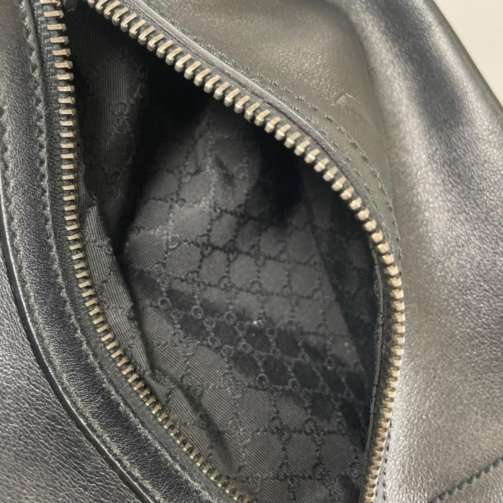 Gucci Black White Leather Handbag (Pre-Owned)