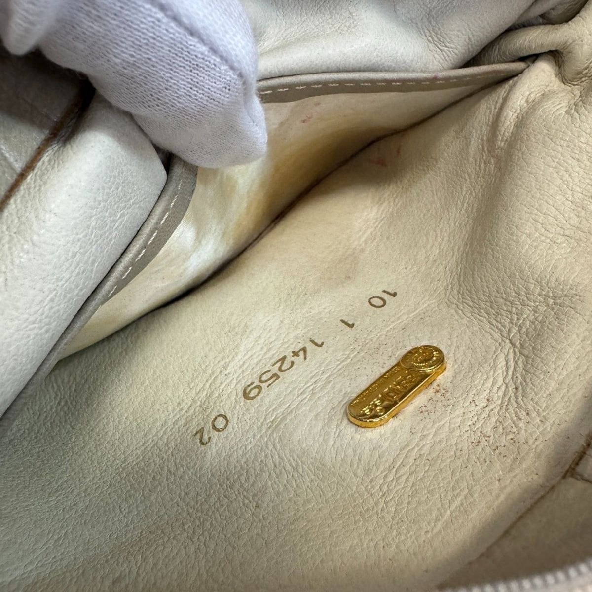 Fendi Beige Leather Shoulder Bag (Pre-Owned)