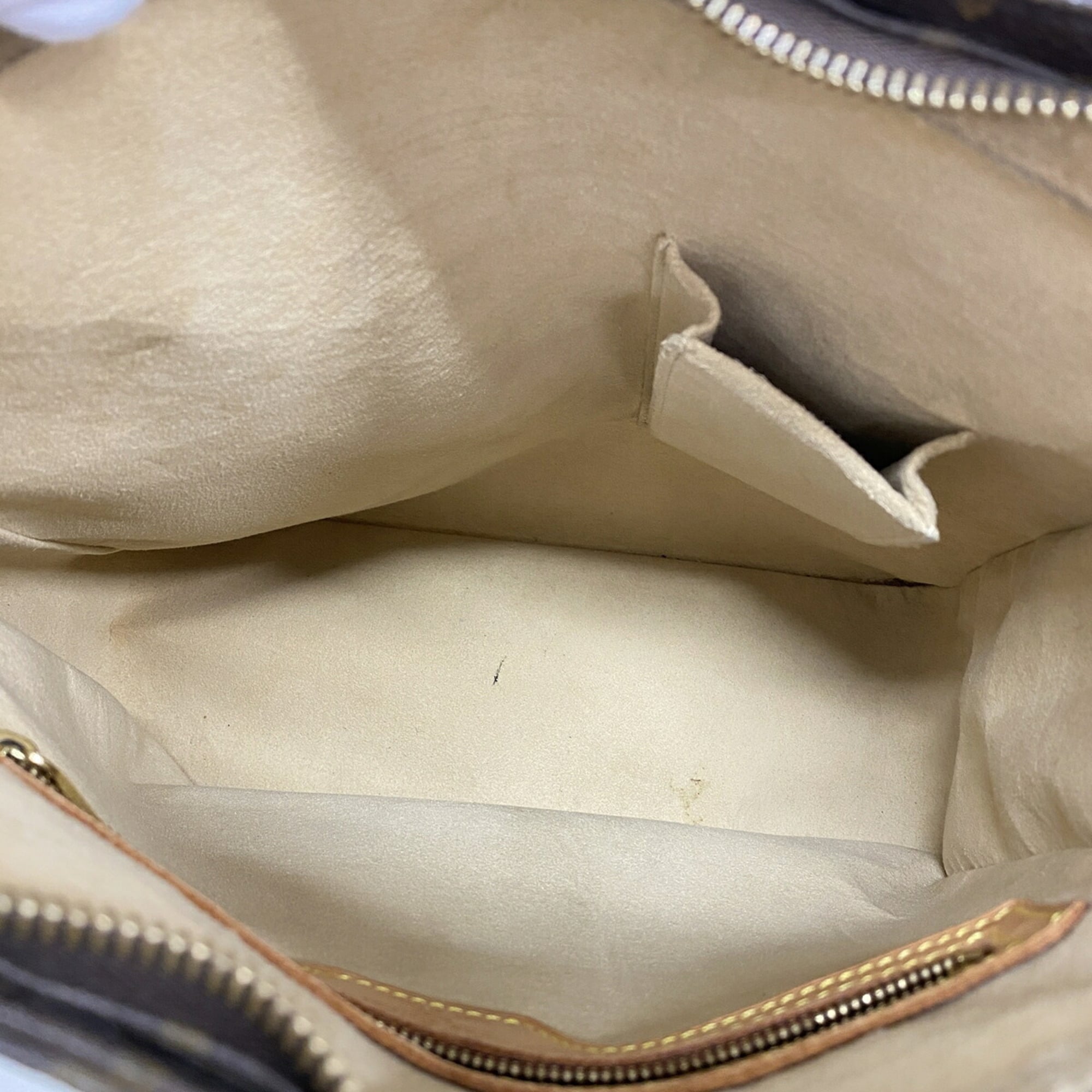 Louis Vuitton Brown Shoulder Bag (Pre-Owned)