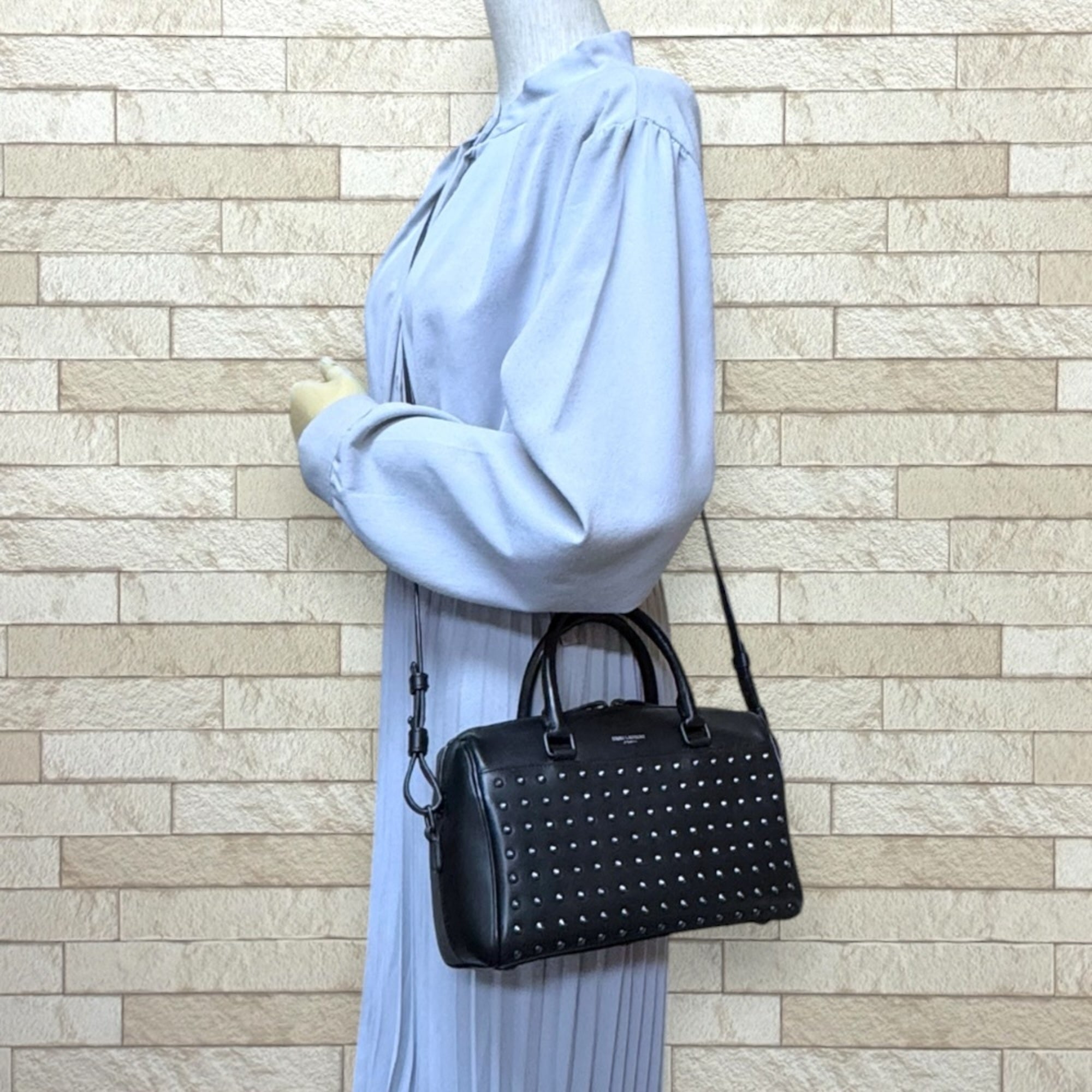 Saint Laurent Black Leather Shoulder Bag (Pre-Owned)