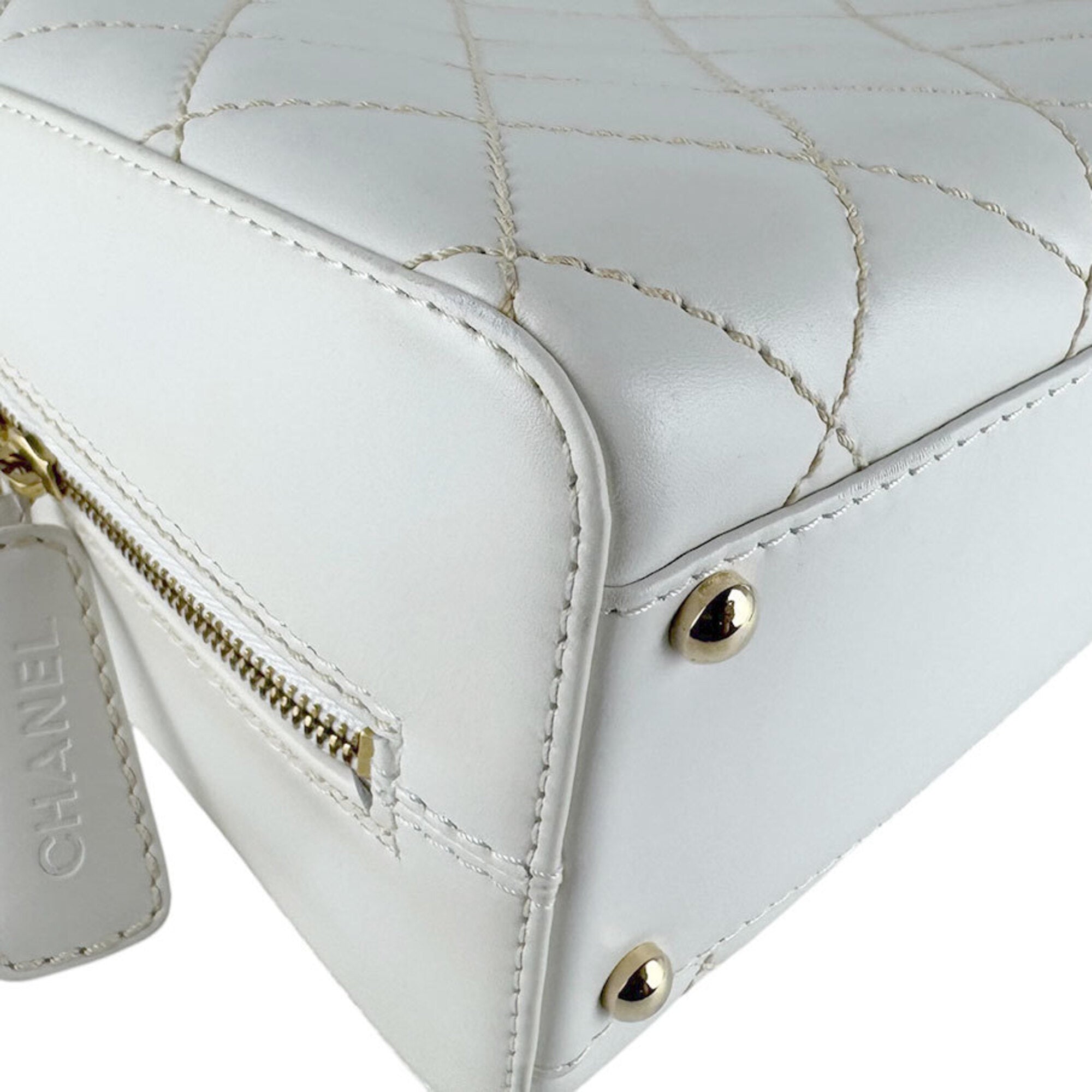 Chanel White Leather Handbag (Pre-Owned)