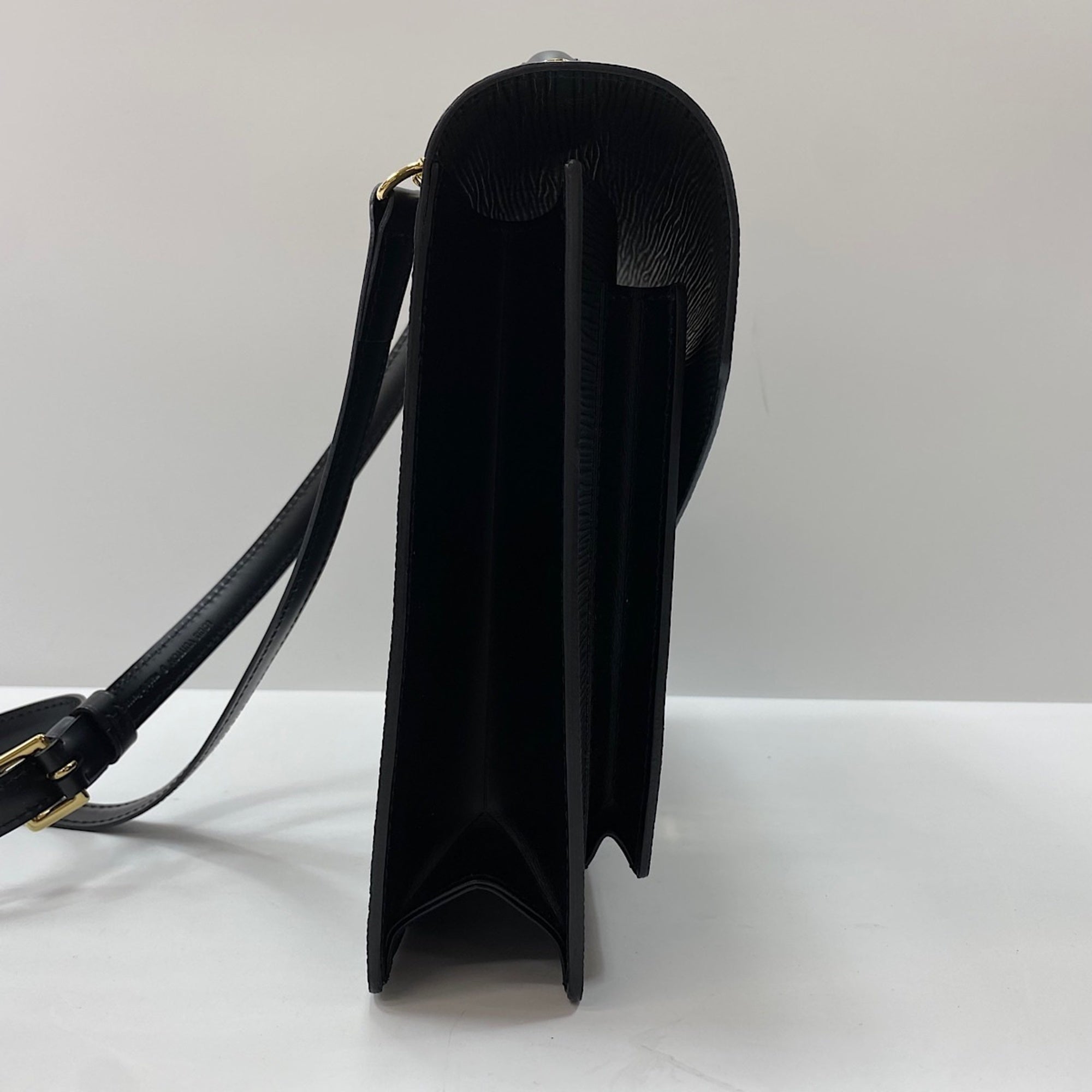 Louis Vuitton Black Handbag (Pre-Owned)
