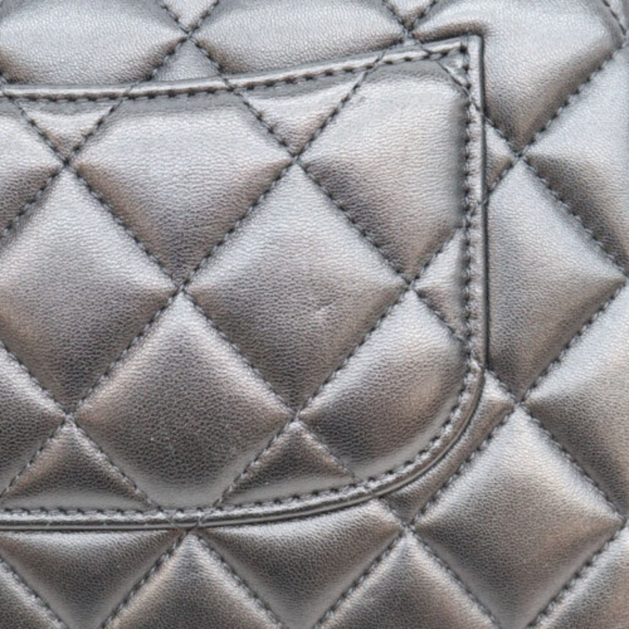 Chanel Black Leather Shoulder Bag (Pre-Owned)