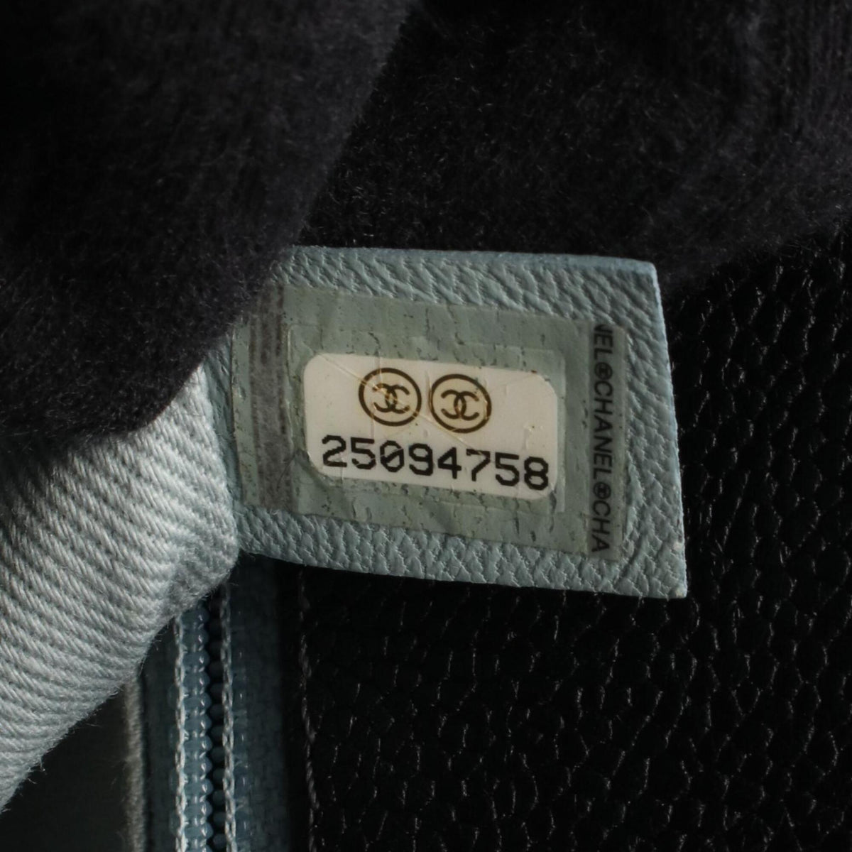 Chanel Black Grained Calfskin Handbag Shoulder Bag (Pre-Owned)