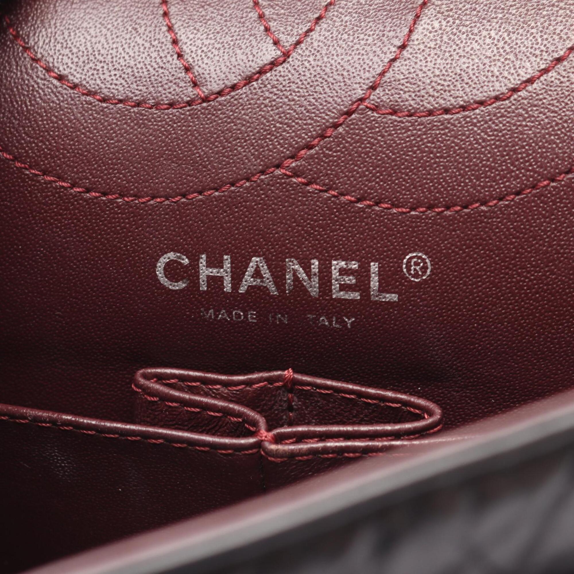 Chanel Black Leather Shoulder Bag (Pre-Owned)