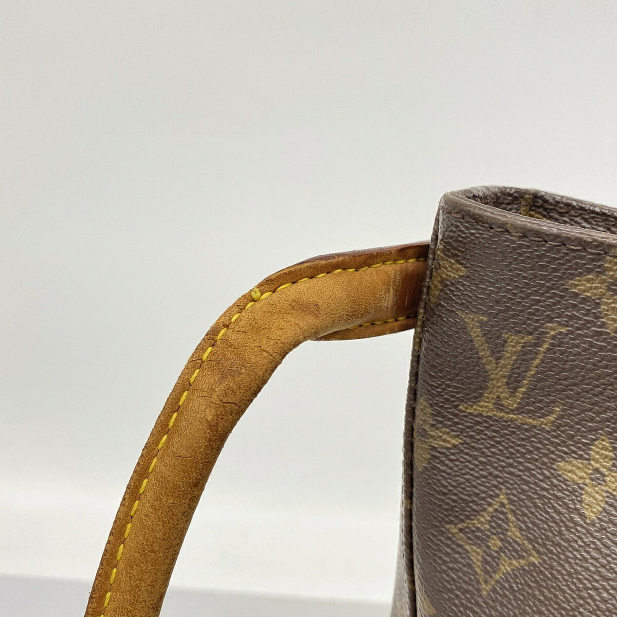 Louis Vuitton Brown Shoulder Bag (Pre-Owned)