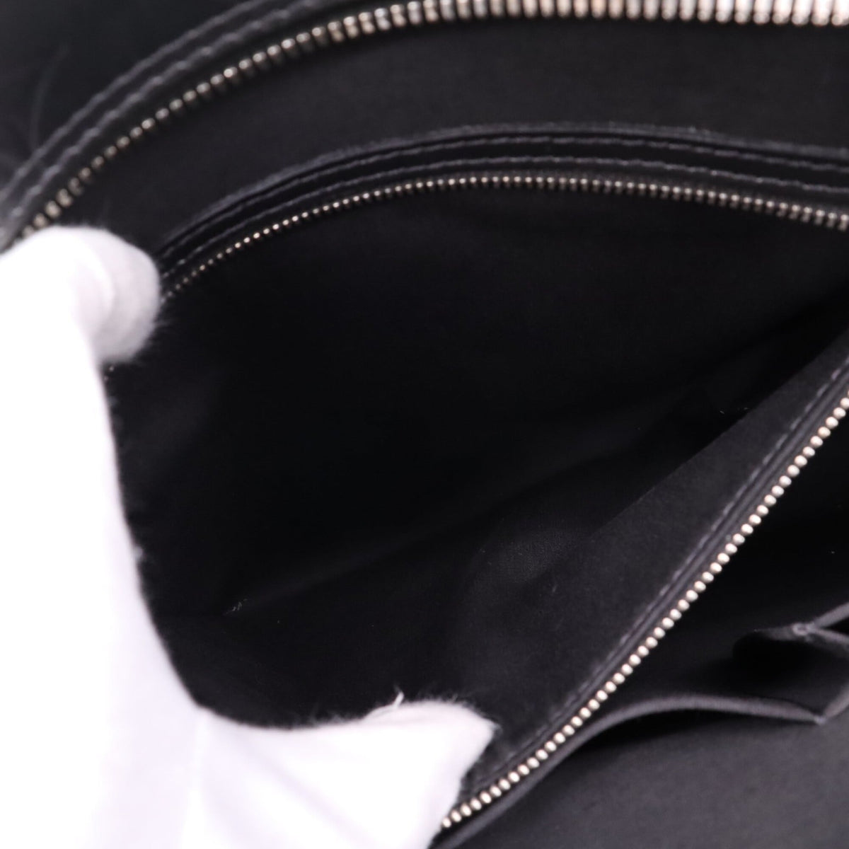 Louis Vuitton Gray Leather Handbag (Pre-Owned)