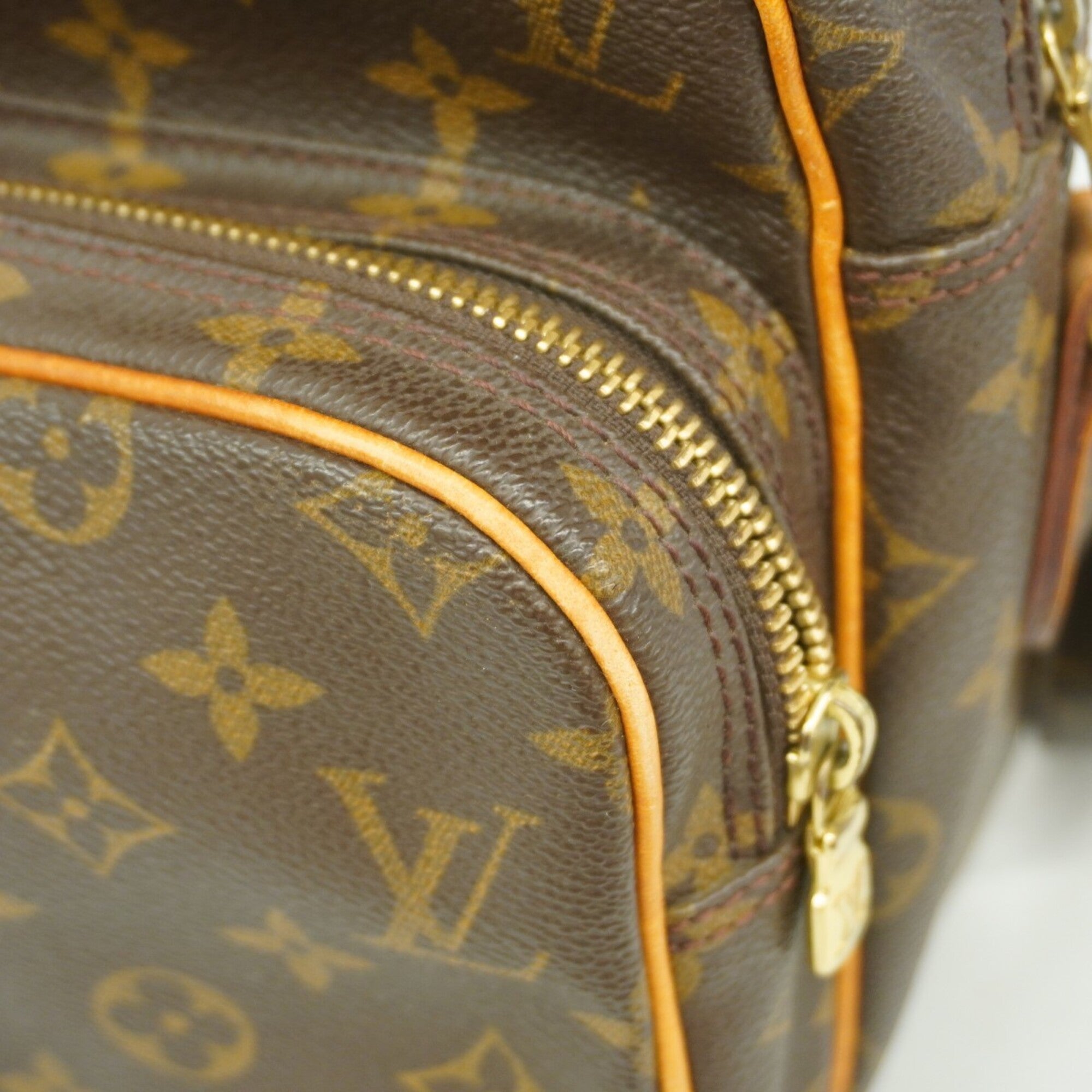Louis Vuitton Brown Shoulder Bag (Pre-Owned)