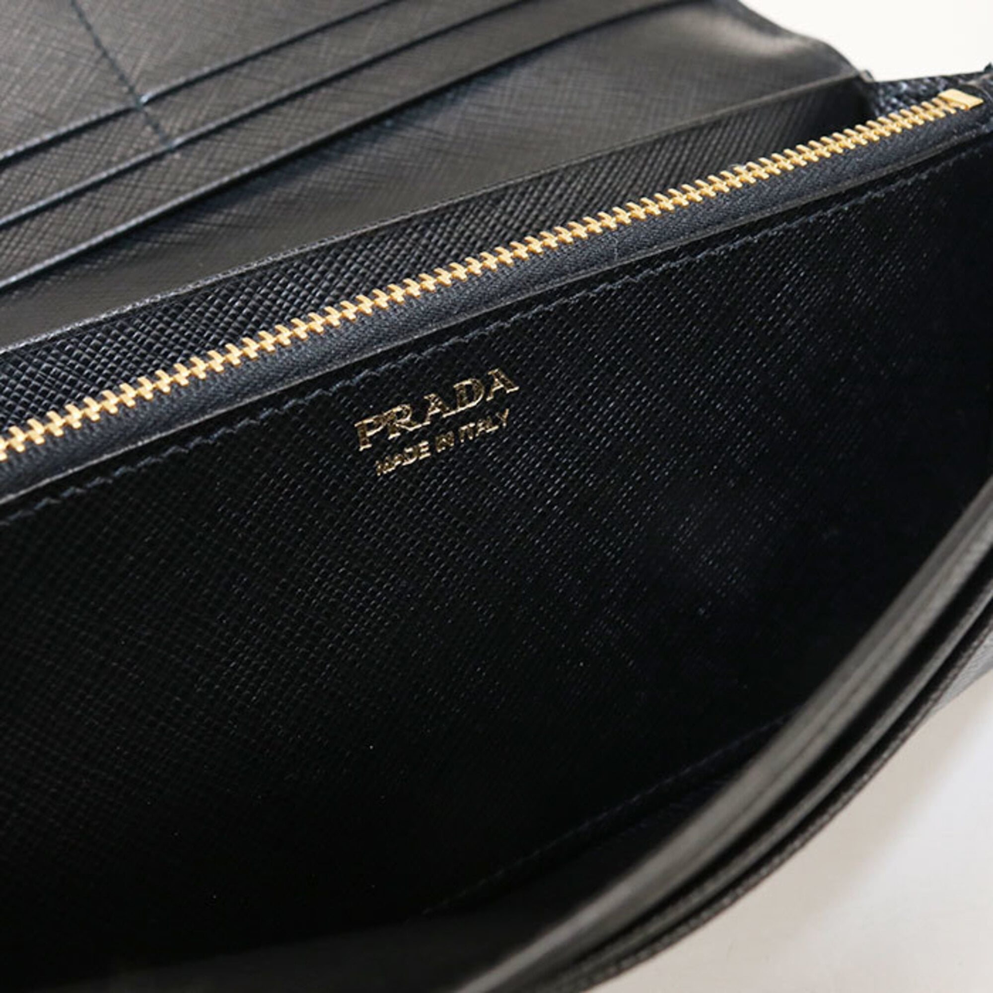 Prada Black Leather Long Wallet (Bi-Fold) (Pre-Owned)