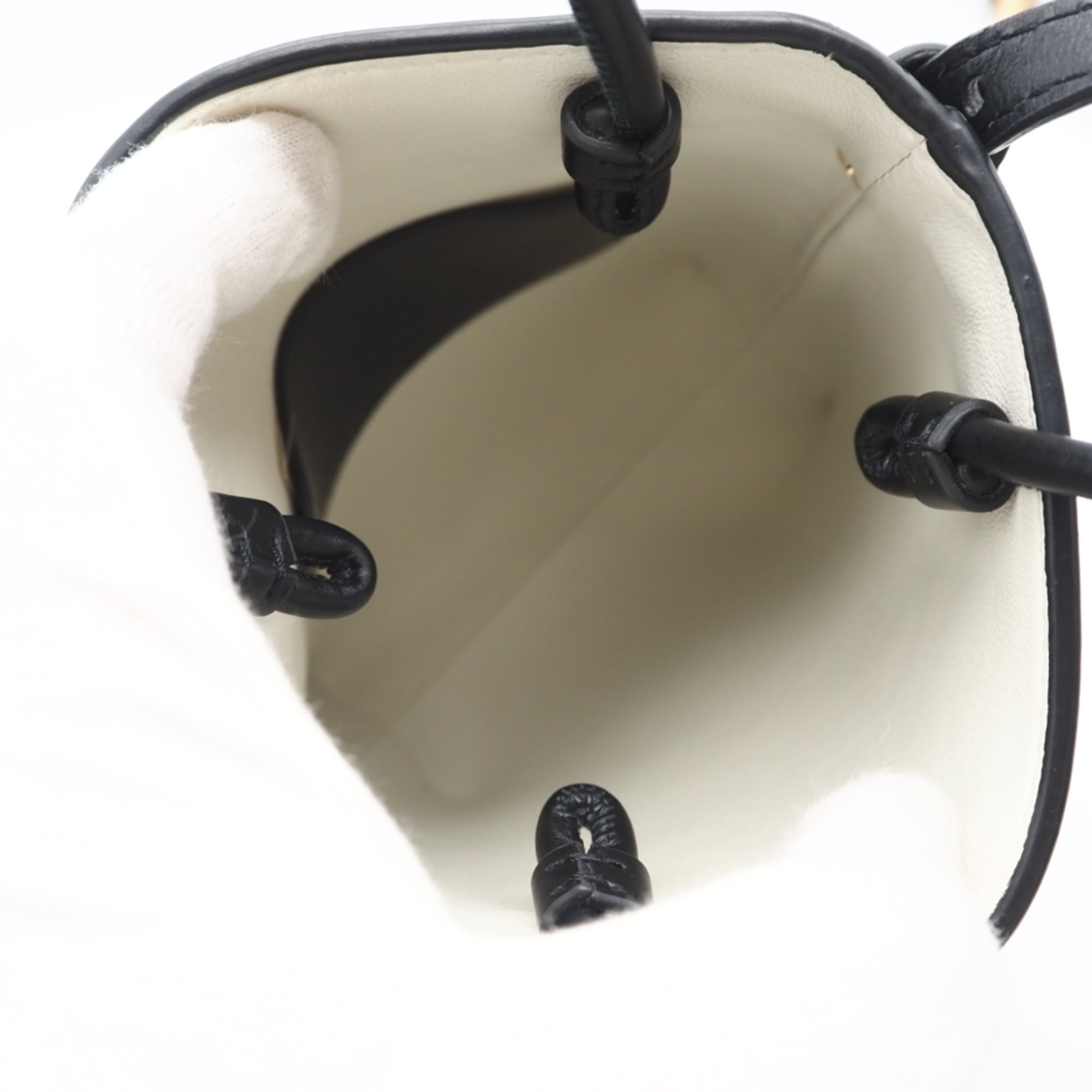 Chloé Black Leather Handbag Shoulder Bag (Pre-Owned)