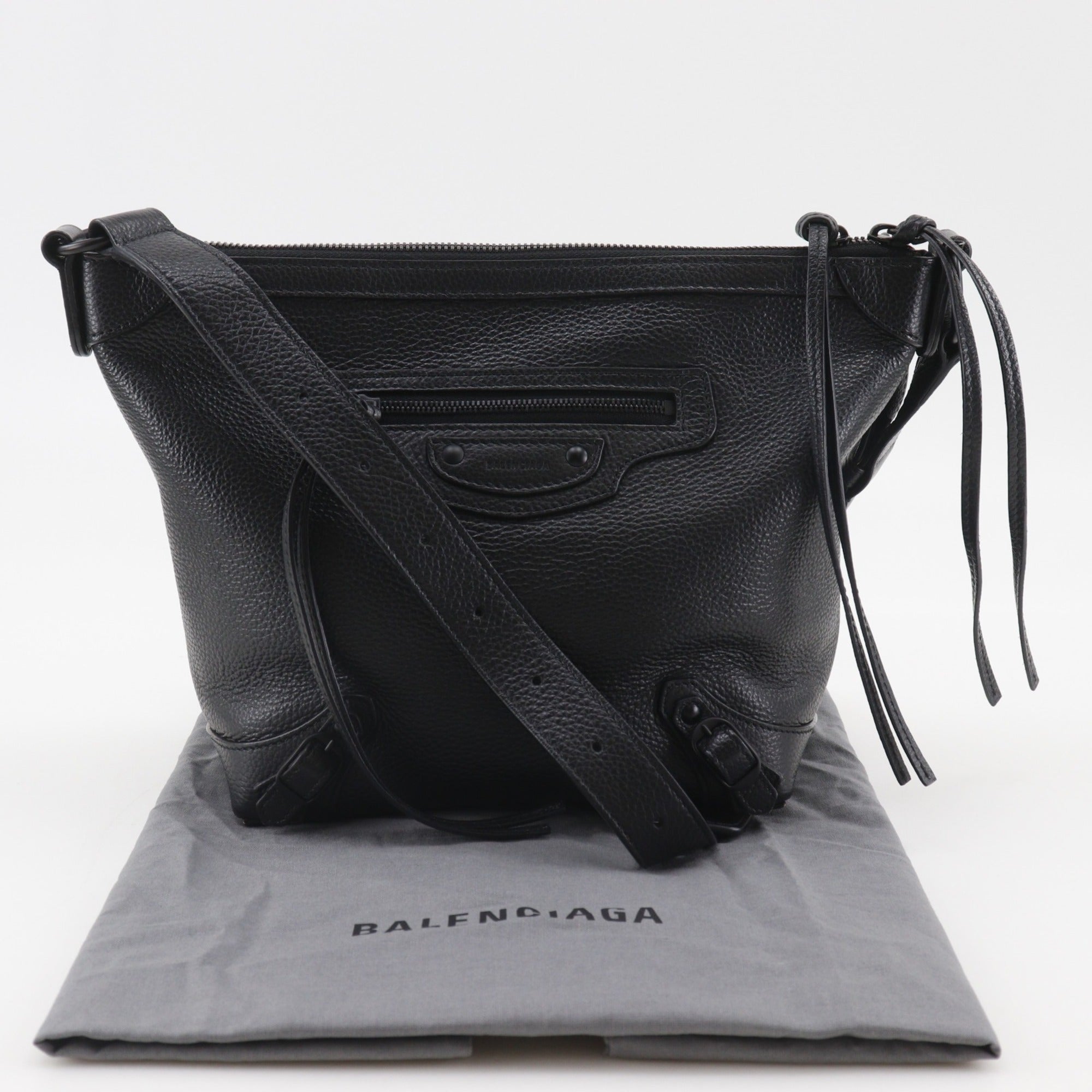 Balenciaga Black Leather Shoulder Bag (Pre-Owned)