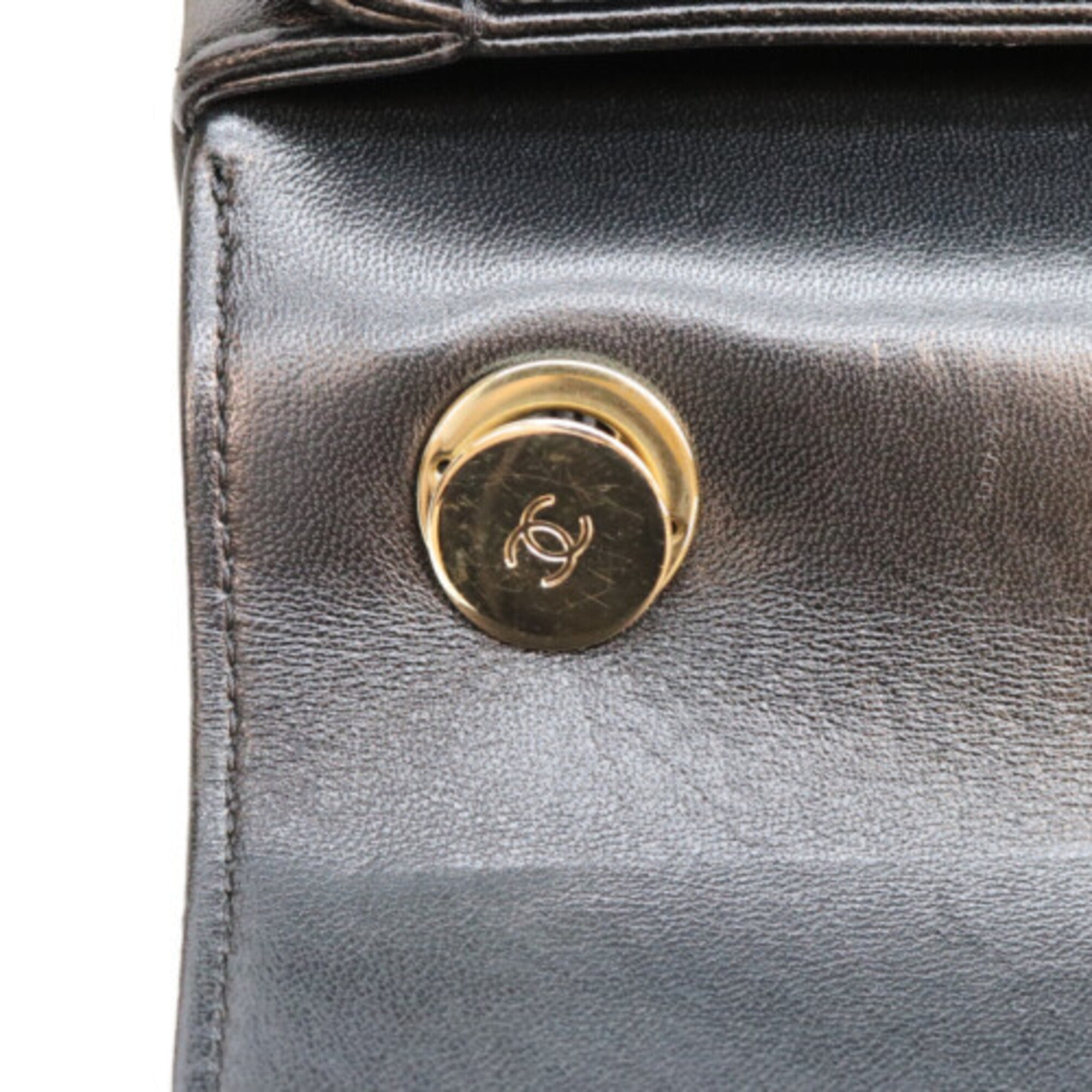 Chanel Black Leather Shoulder Bag (Pre-Owned)