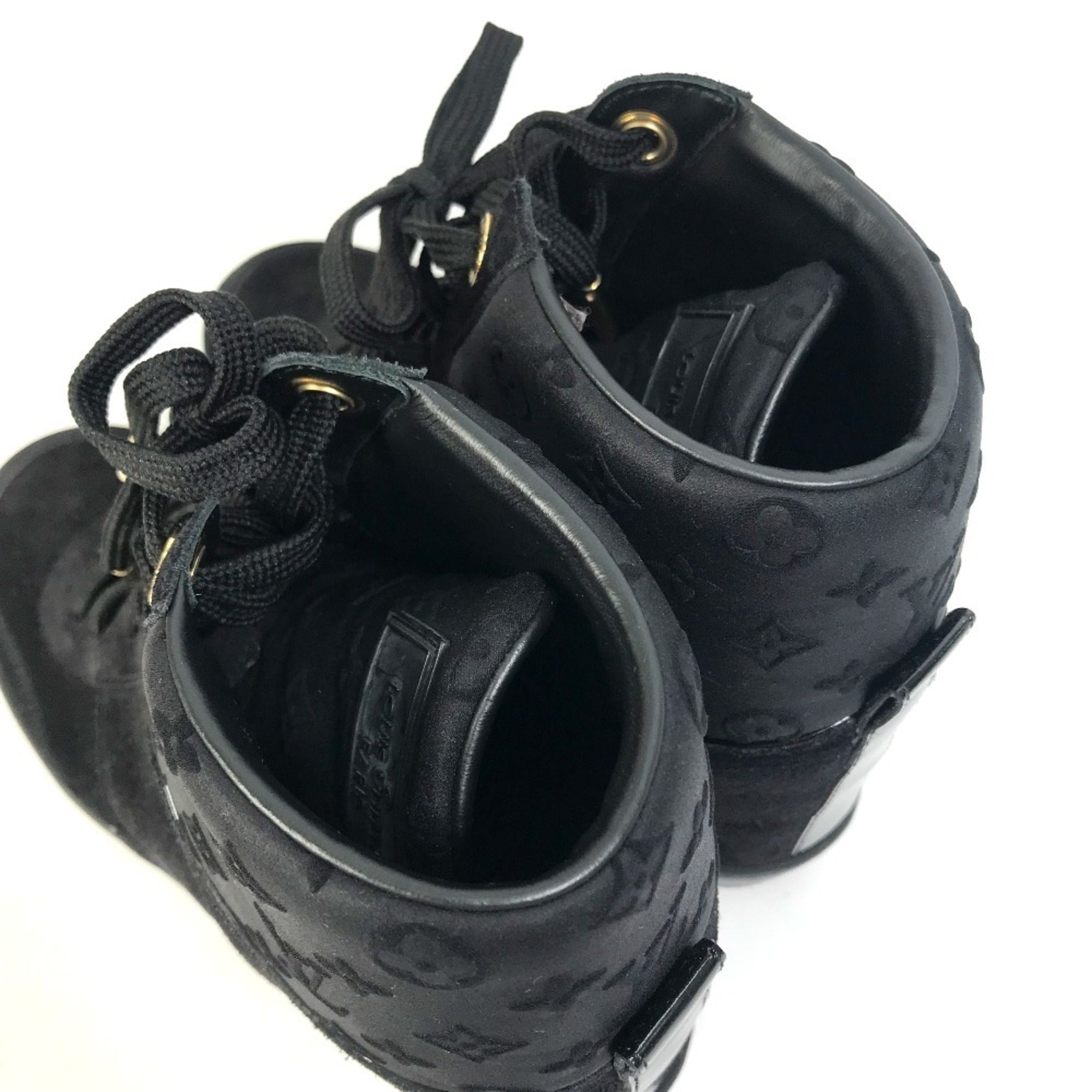 Louis Vuitton Black Sneakers (Pre-Owned)