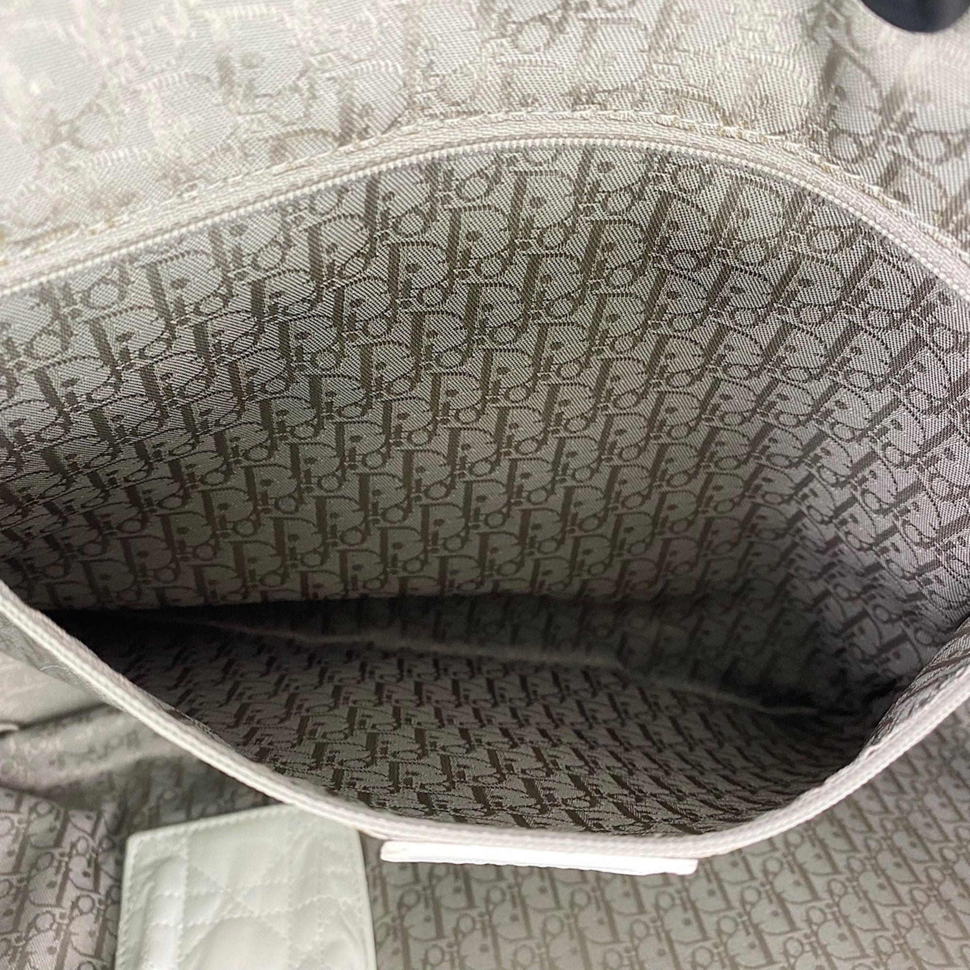 Christian Dior White Shoulder Bag (Pre-Owned)