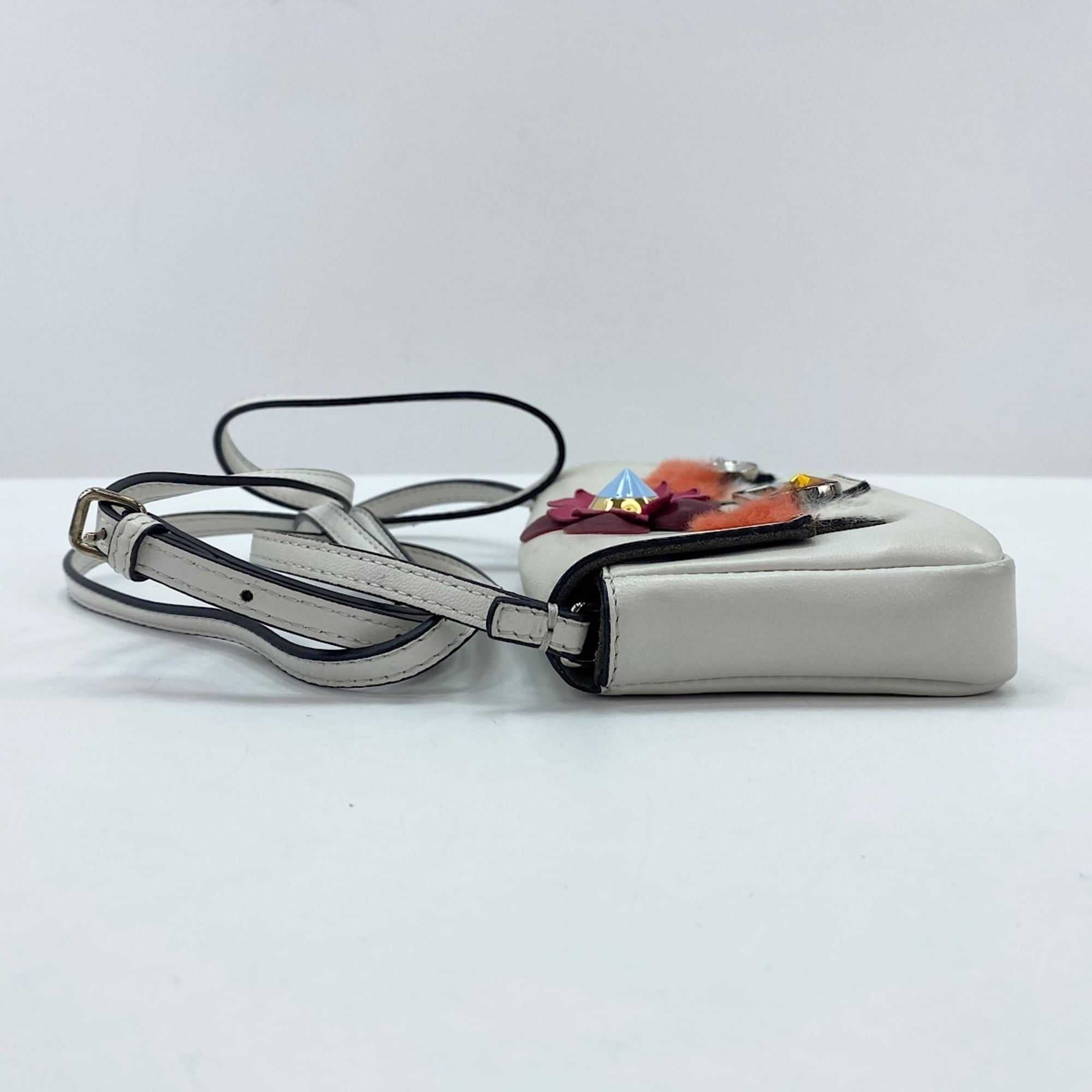 Fendi White Shoulder Bag (Pre-Owned)