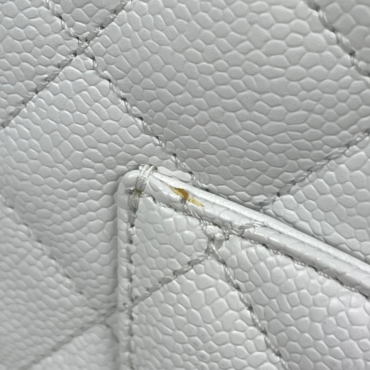 Chanel White Grained Calfskin Tote Bag (Pre-Owned)