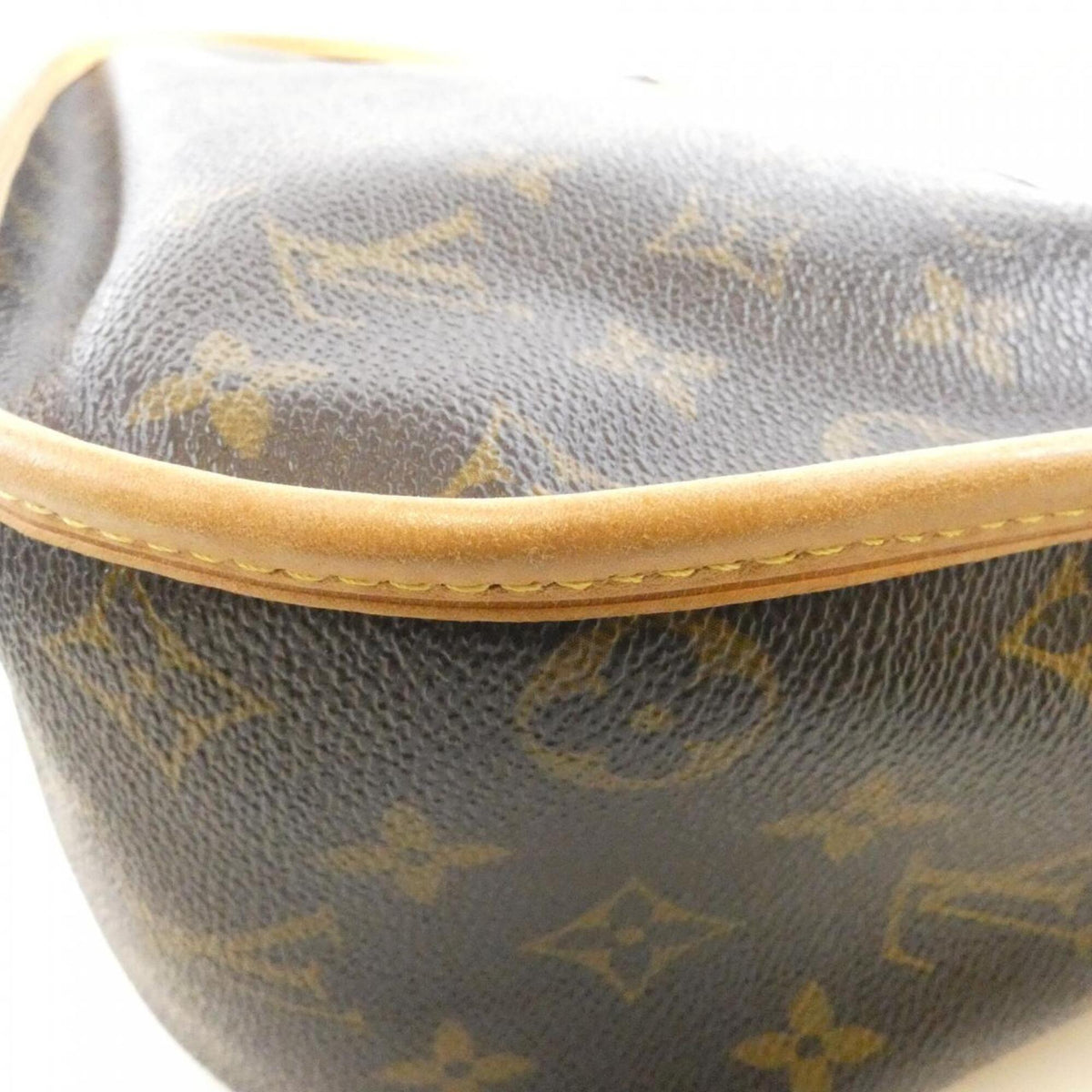 Louis Vuitton Marron Coated Canvas Shoulder Bag (Pre-Owned)