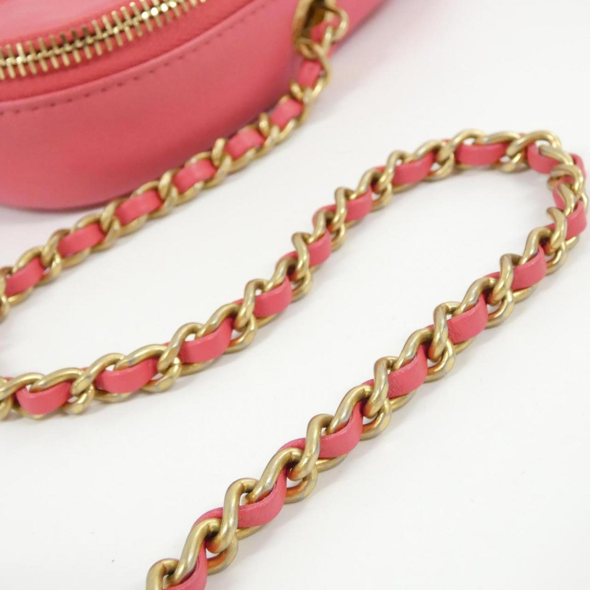 Chanel Pink Leather Shoulder Bag (Pre-Owned)